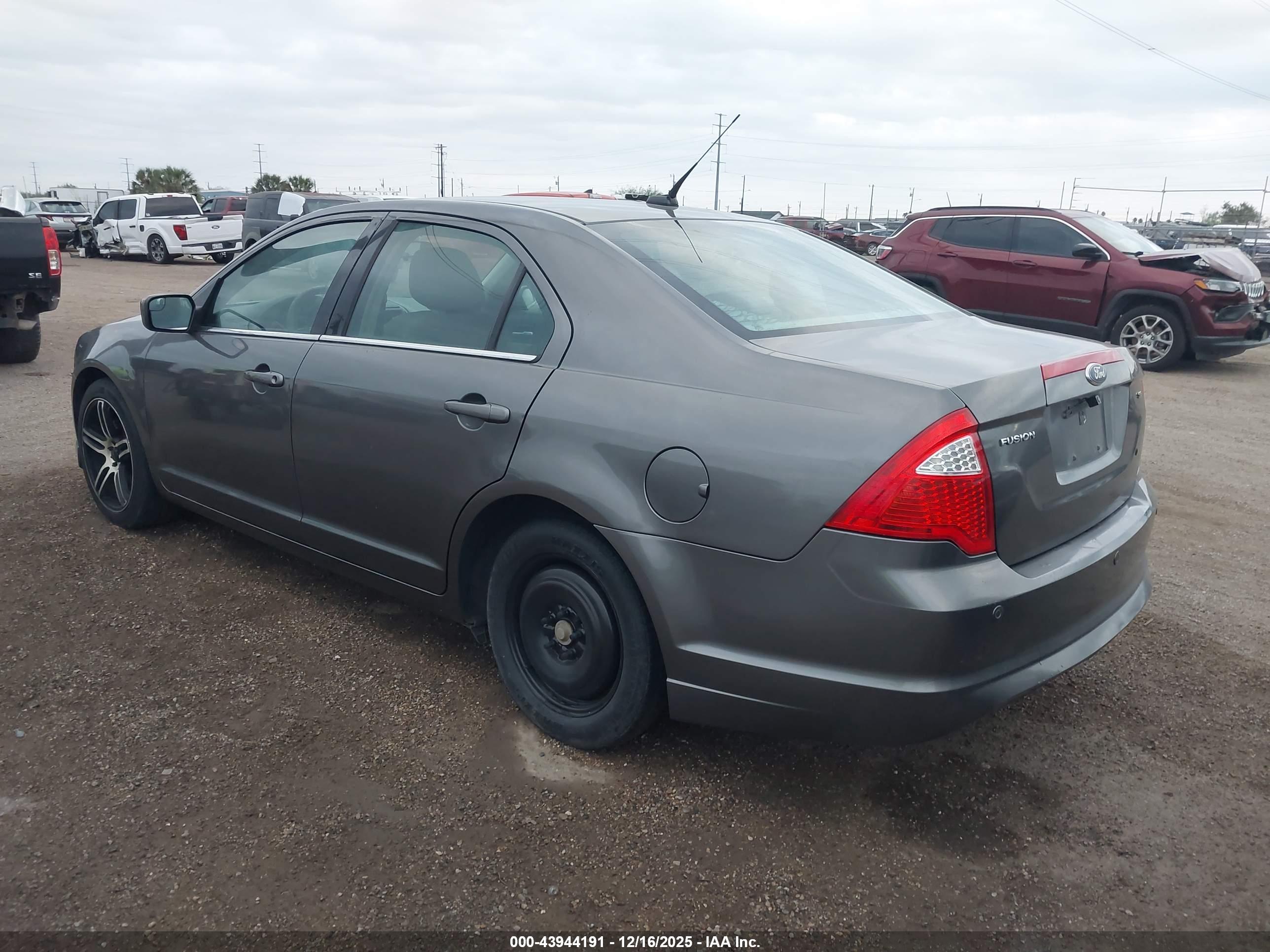 FORD FUSION image 6
