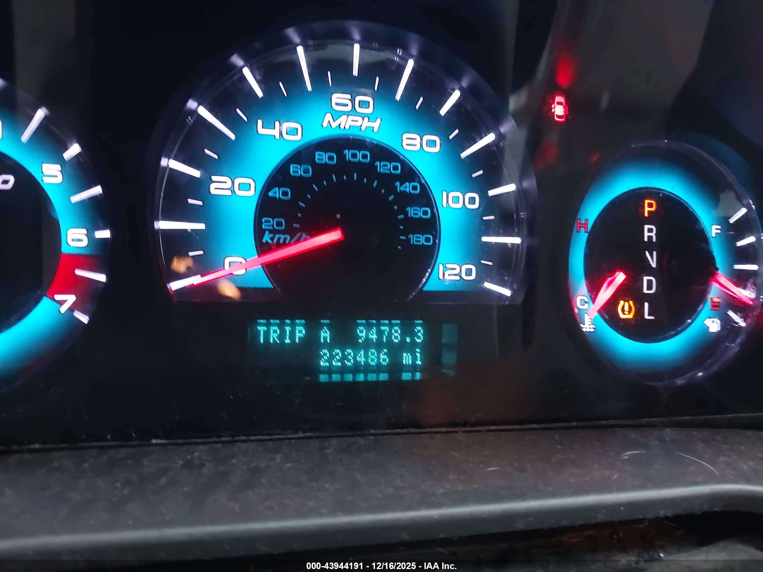 FORD FUSION image 7