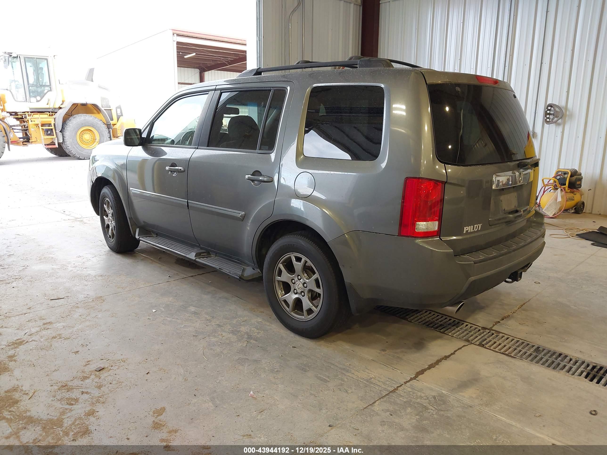 HONDA PILOT image 3