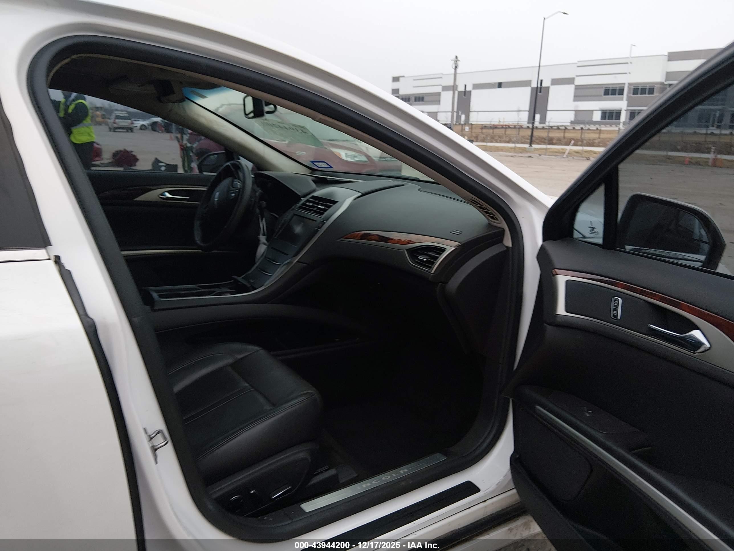 LINCOLN MKZ image 5