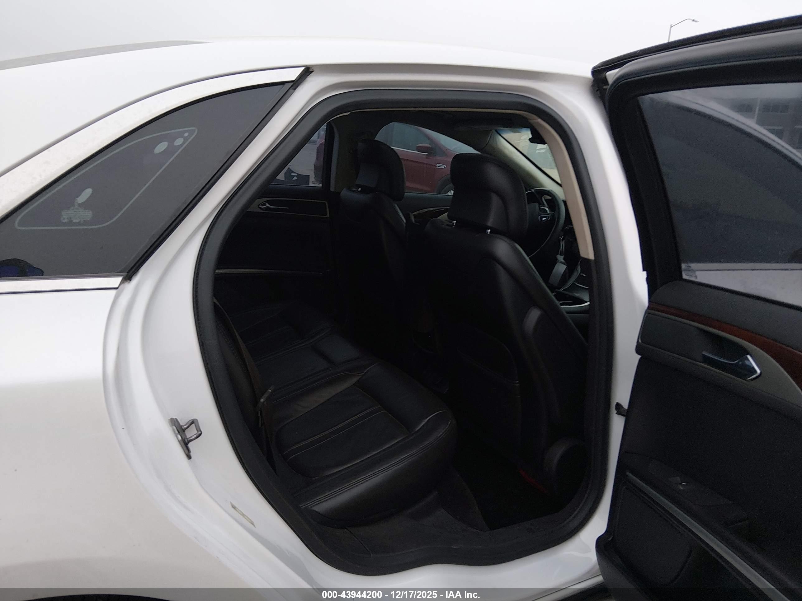 LINCOLN MKZ image 8