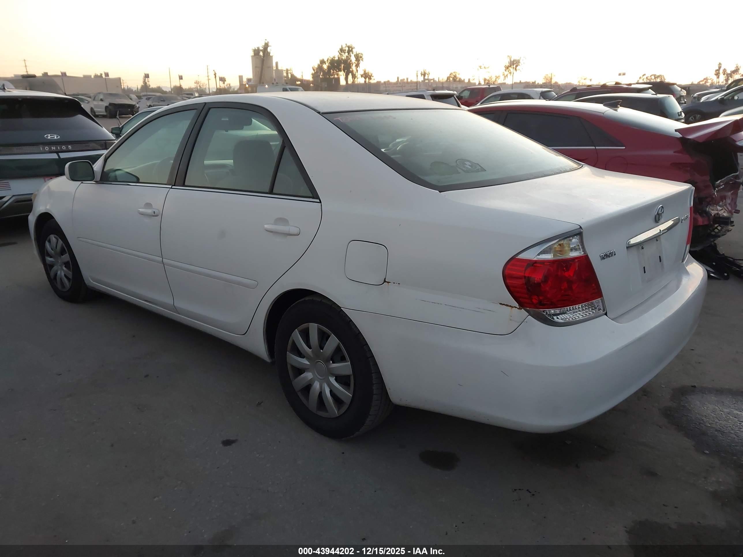 TOYOTA CAMRY image 3
