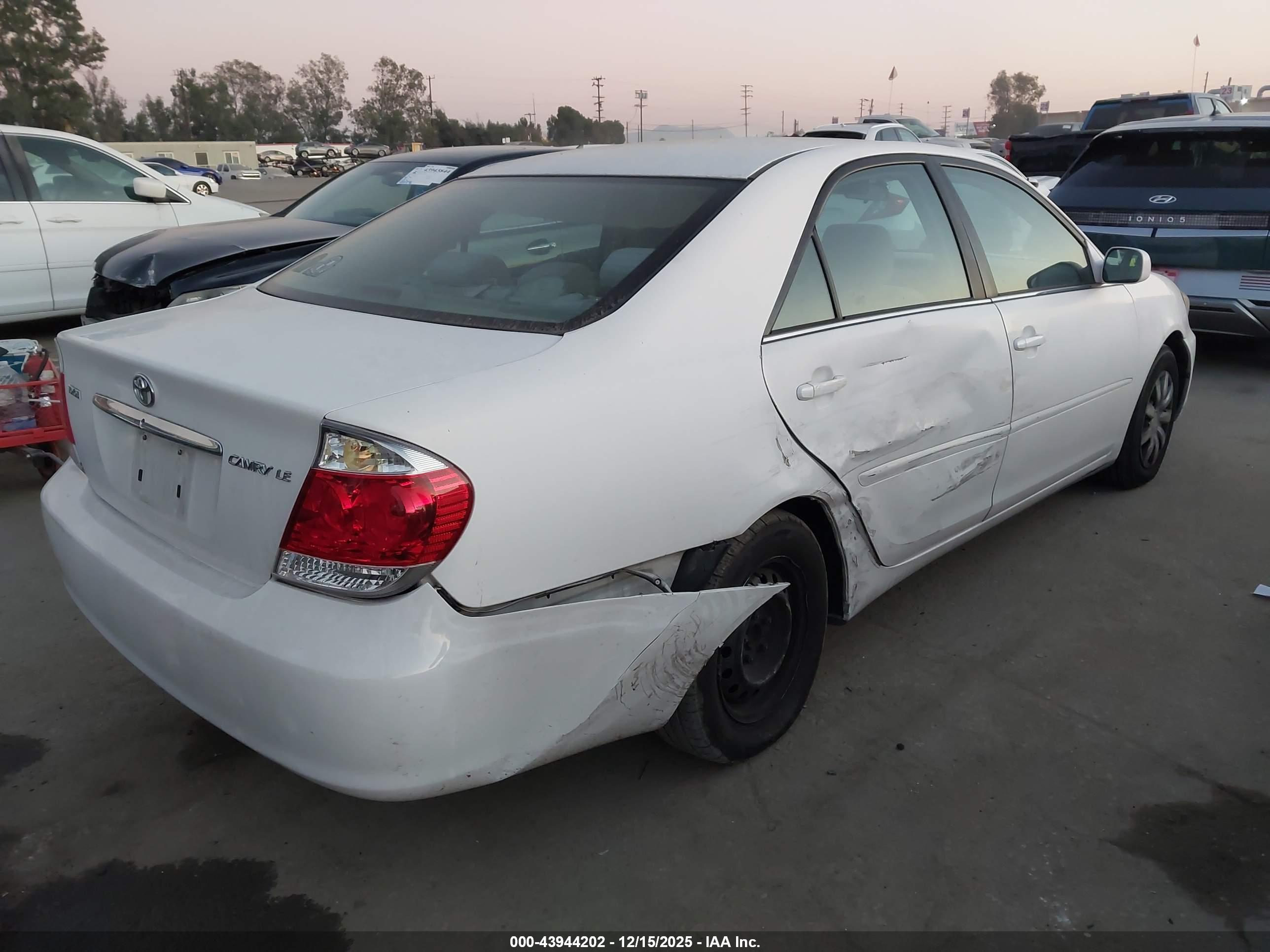 TOYOTA CAMRY image 4