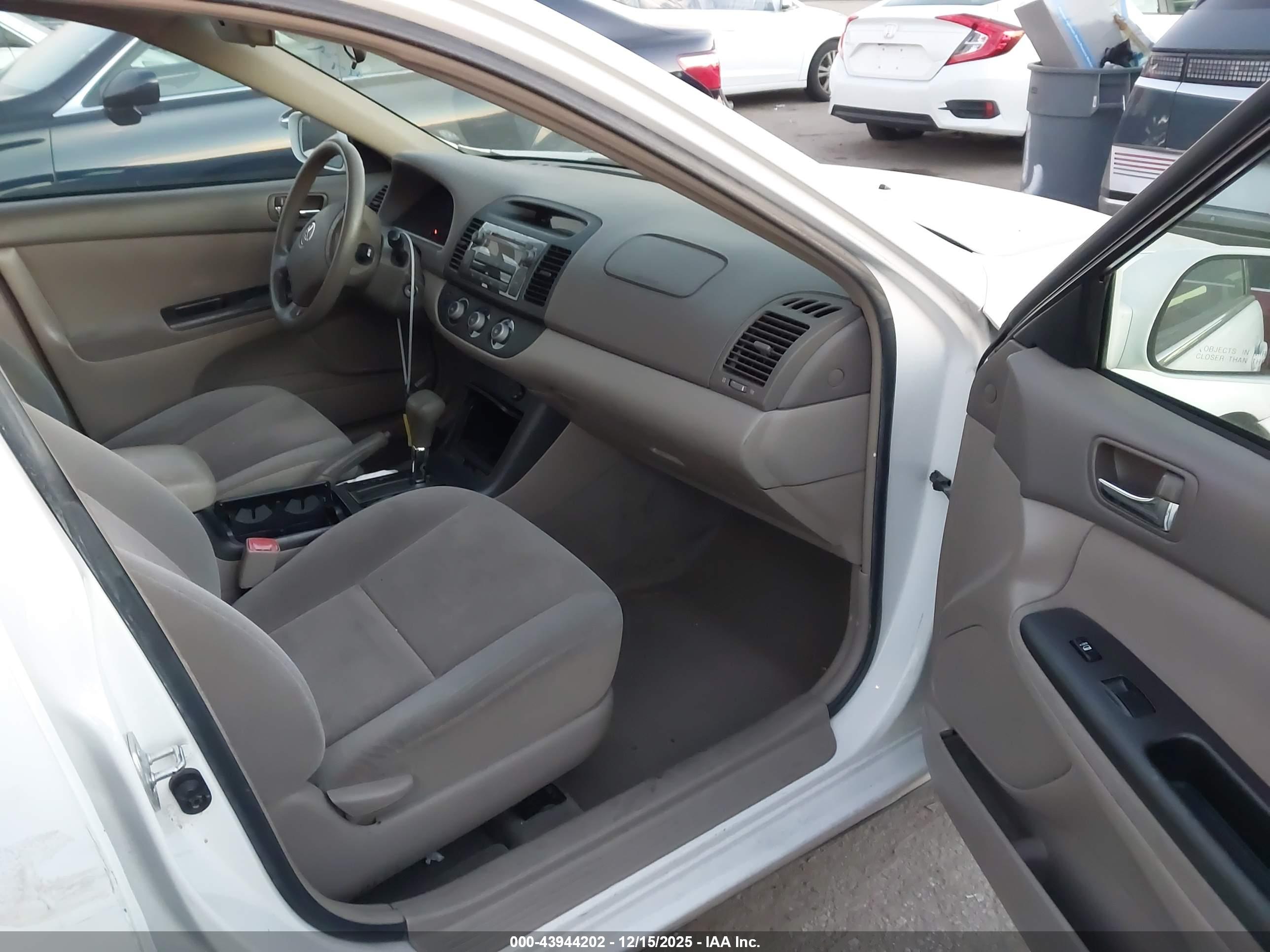 TOYOTA CAMRY image 5