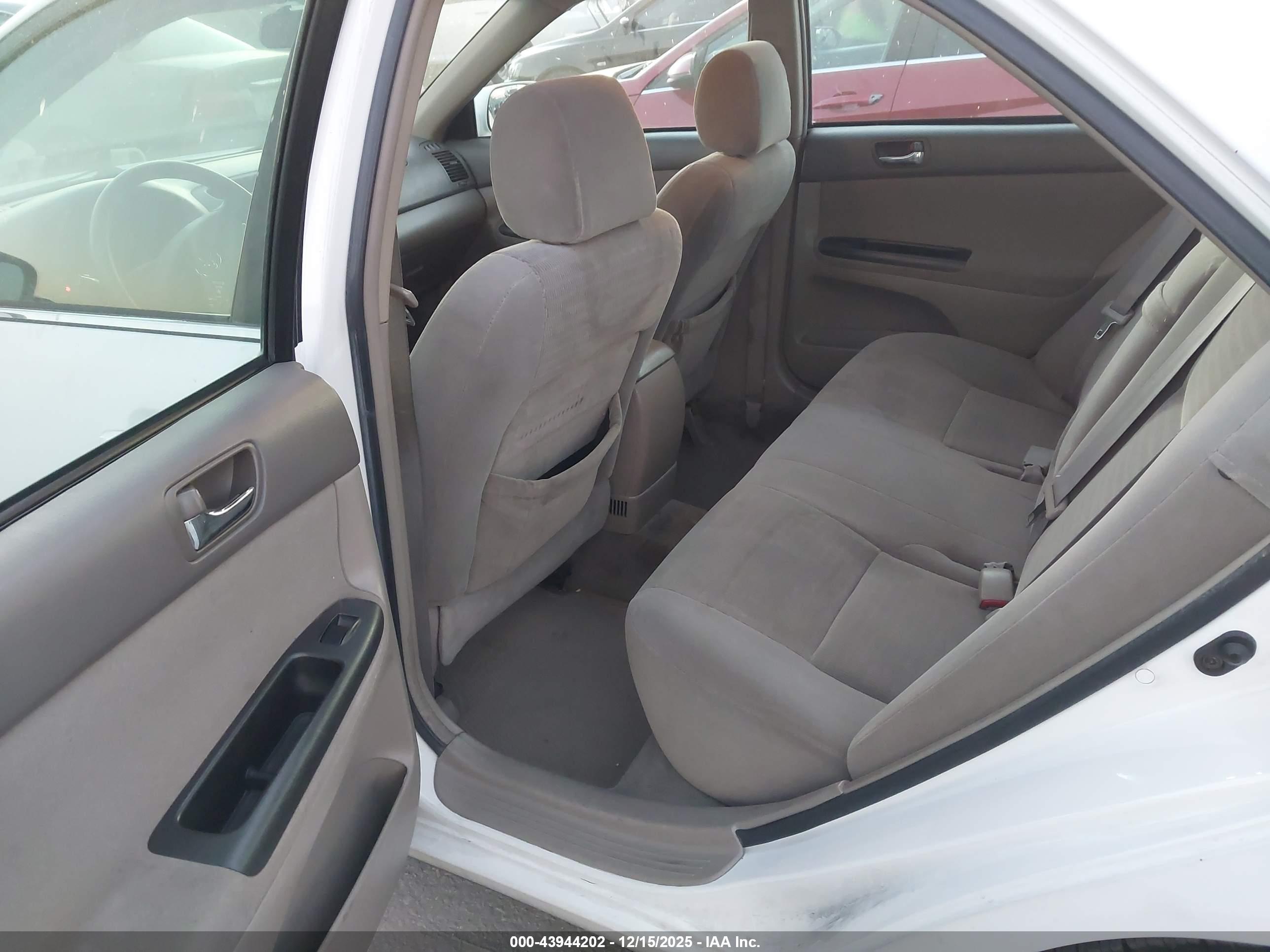 TOYOTA CAMRY image 8