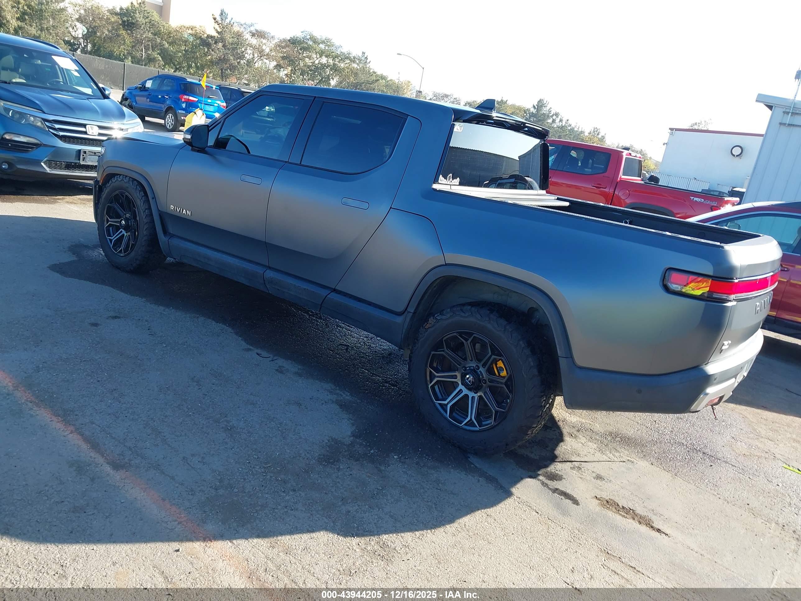 RIVIAN R1T image 3