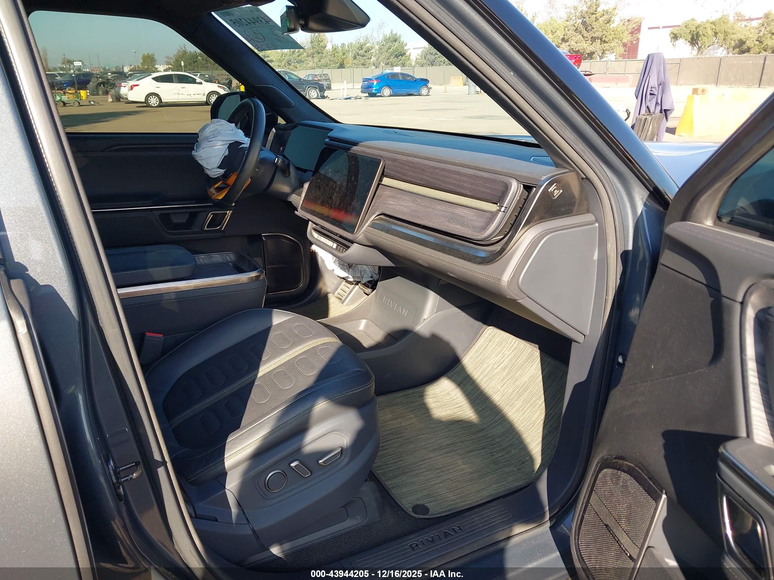RIVIAN R1T image 5