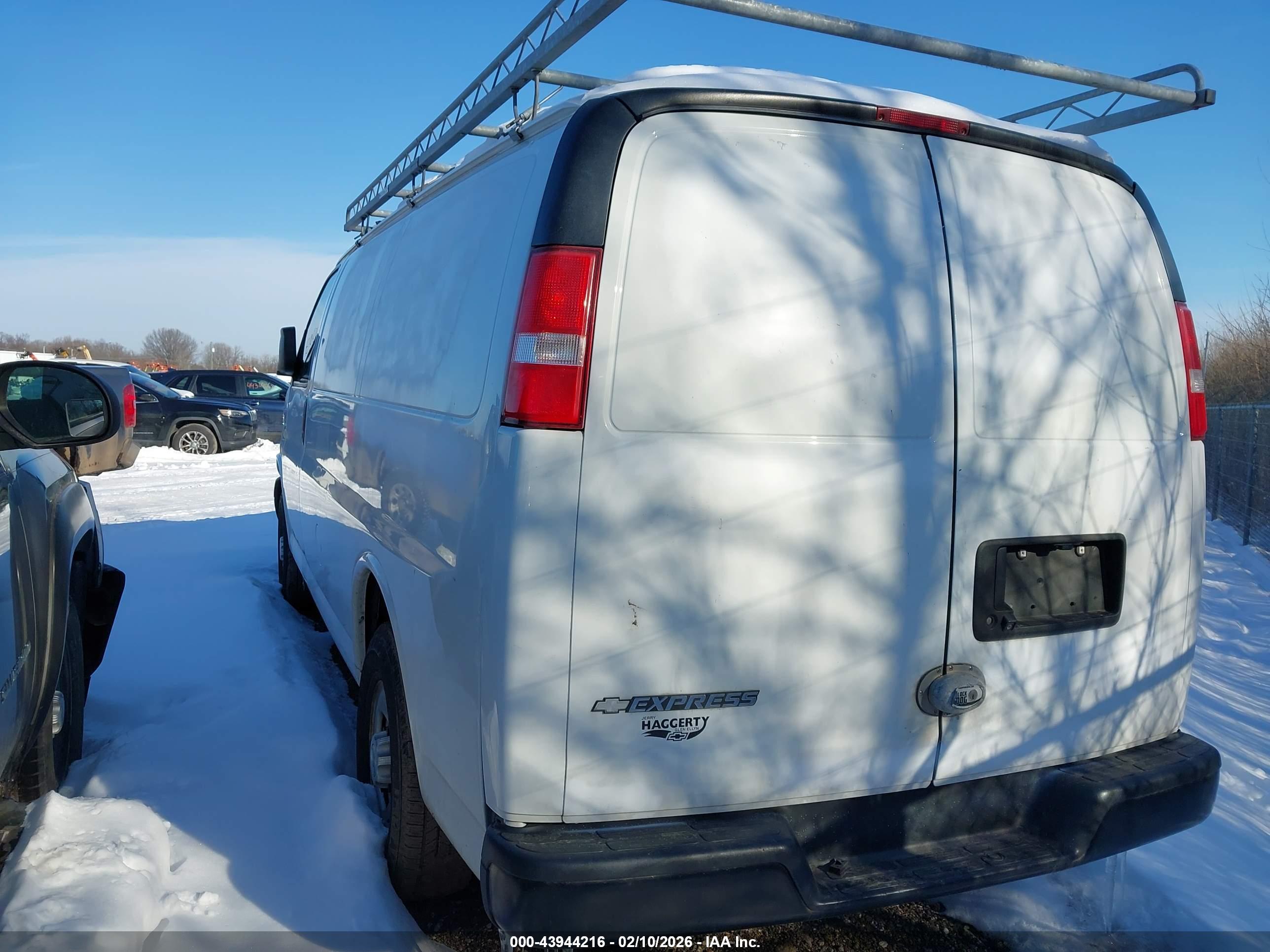 CHEVROLET EXPRESS image 3
