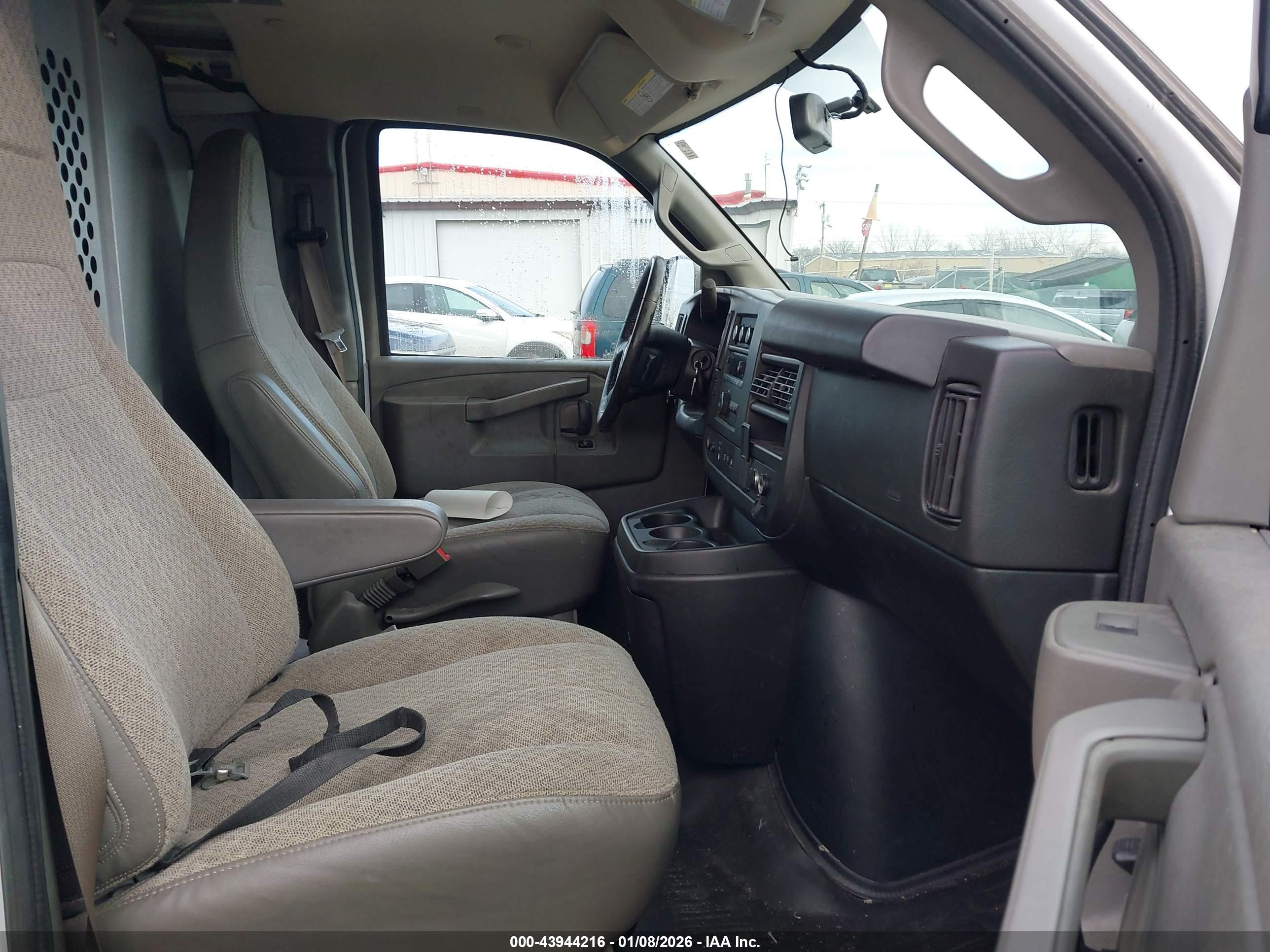 CHEVROLET EXPRESS image 5
