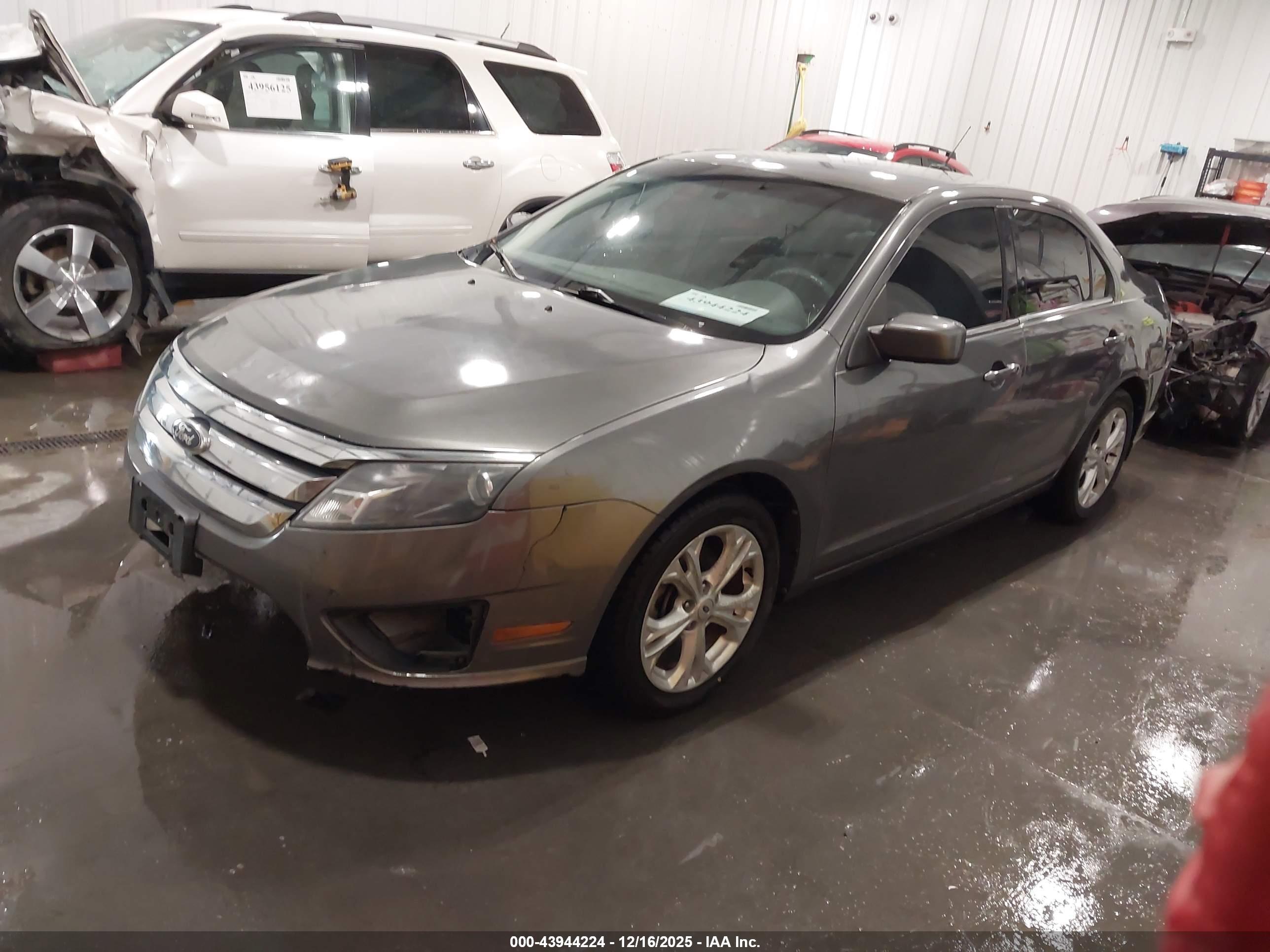 FORD FUSION image 2