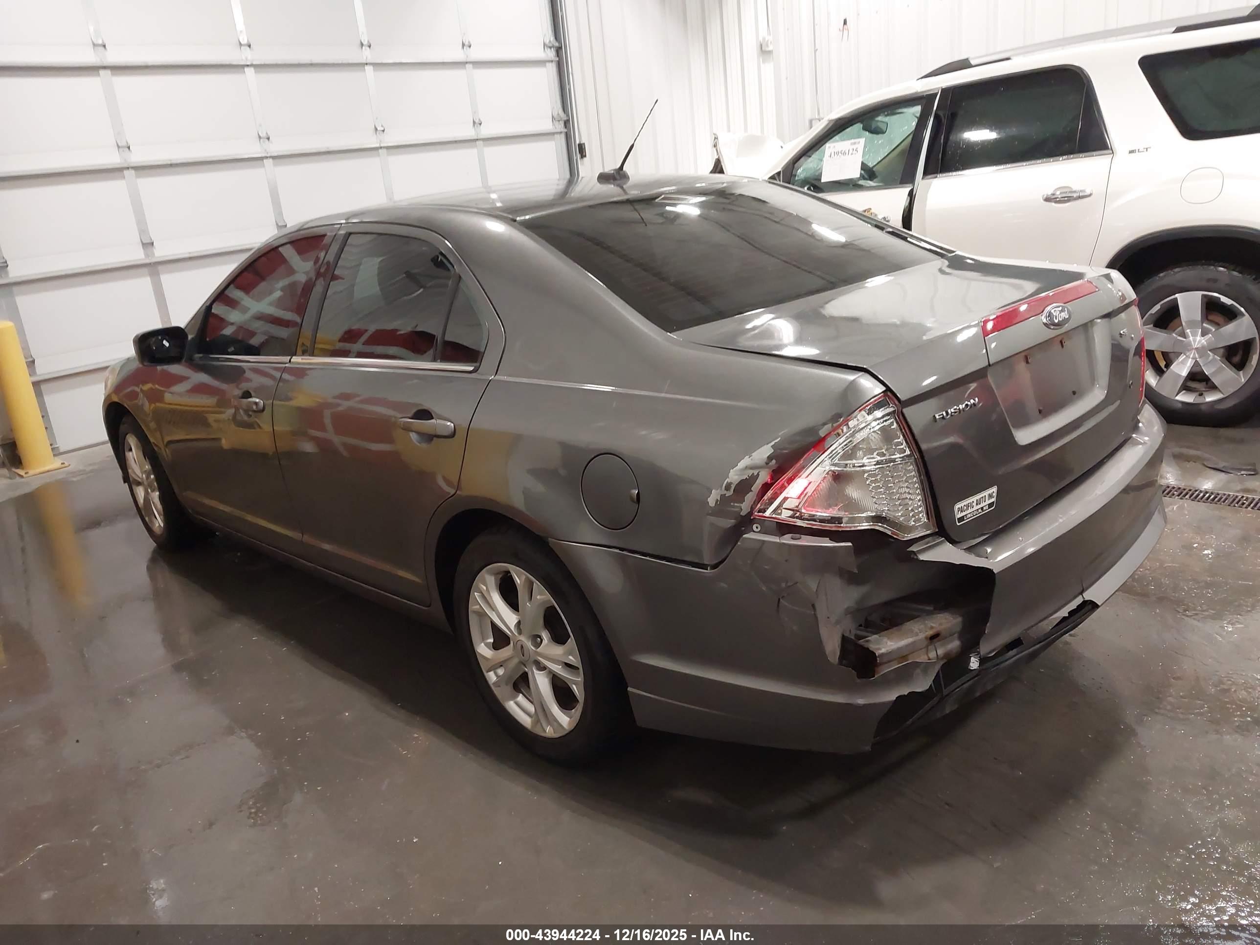 FORD FUSION image 3