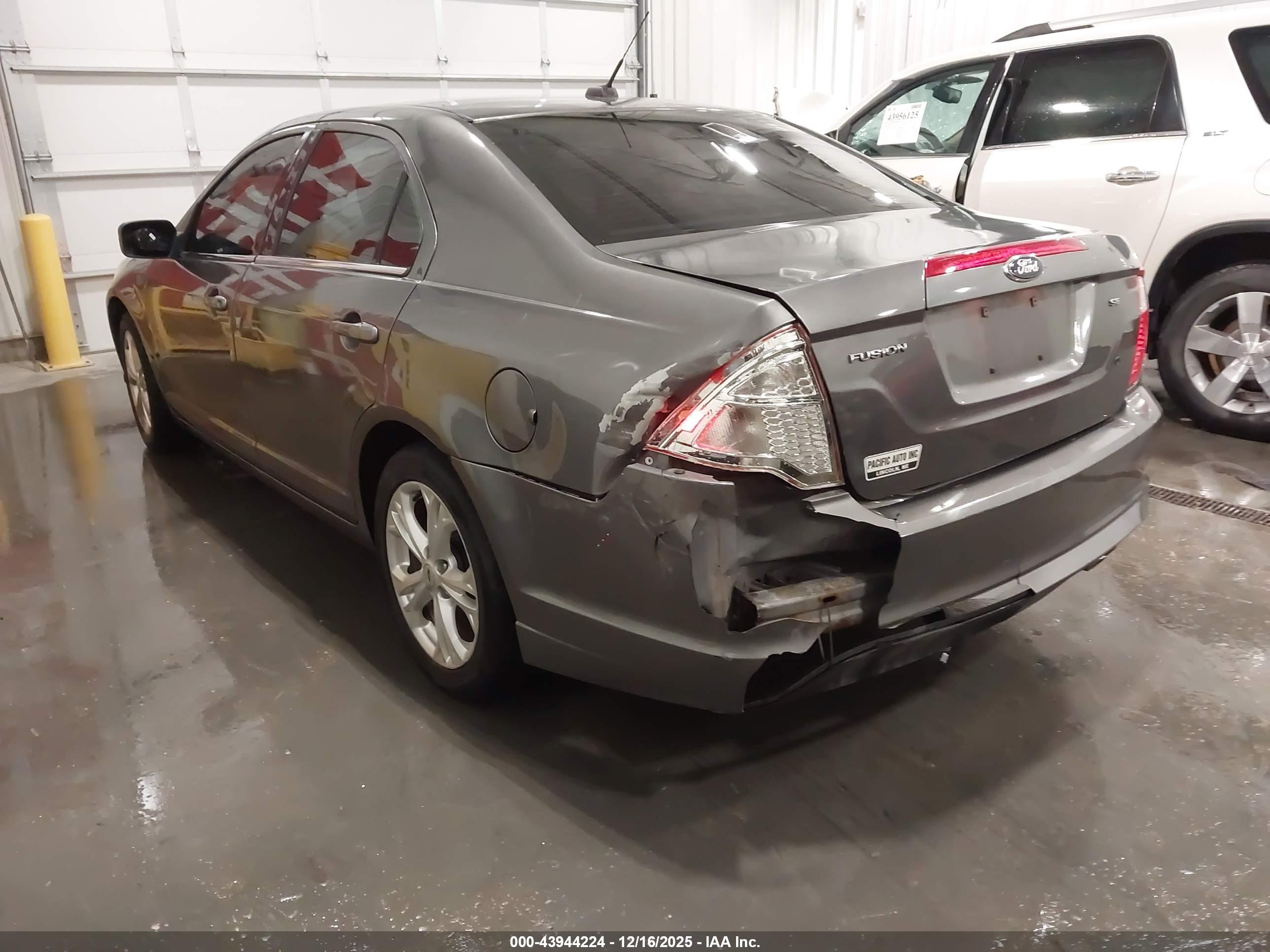 FORD FUSION image 6
