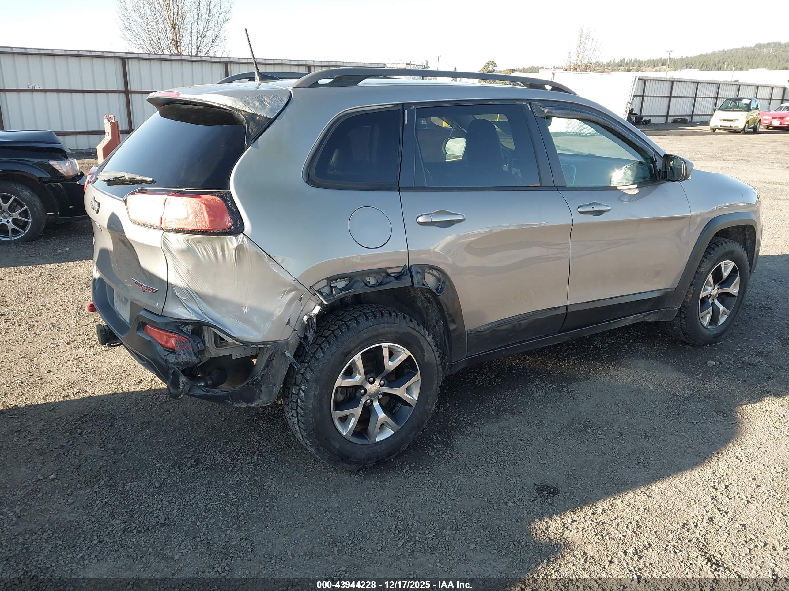 JEEP CHEROKEE image 4