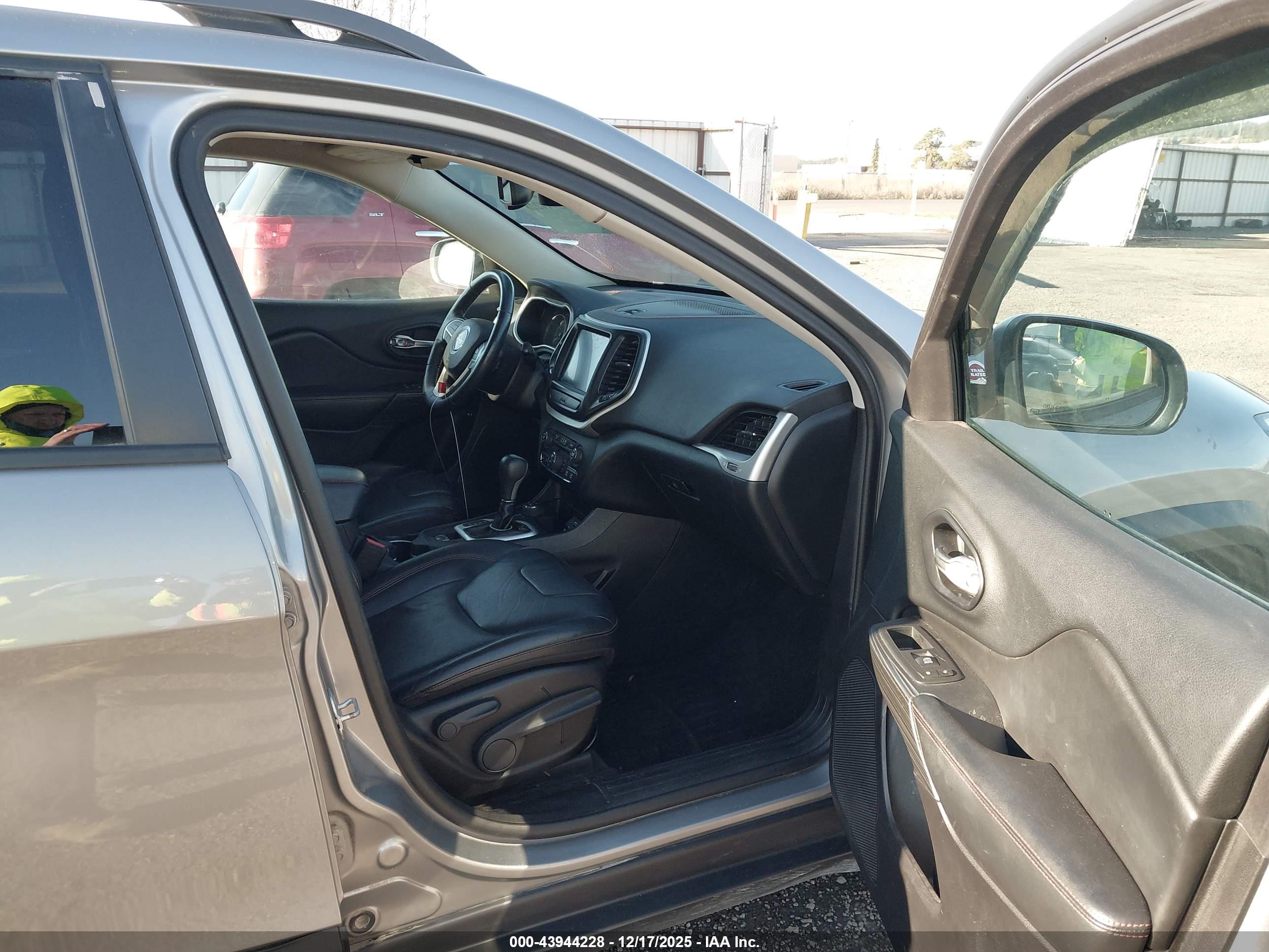 JEEP CHEROKEE image 5