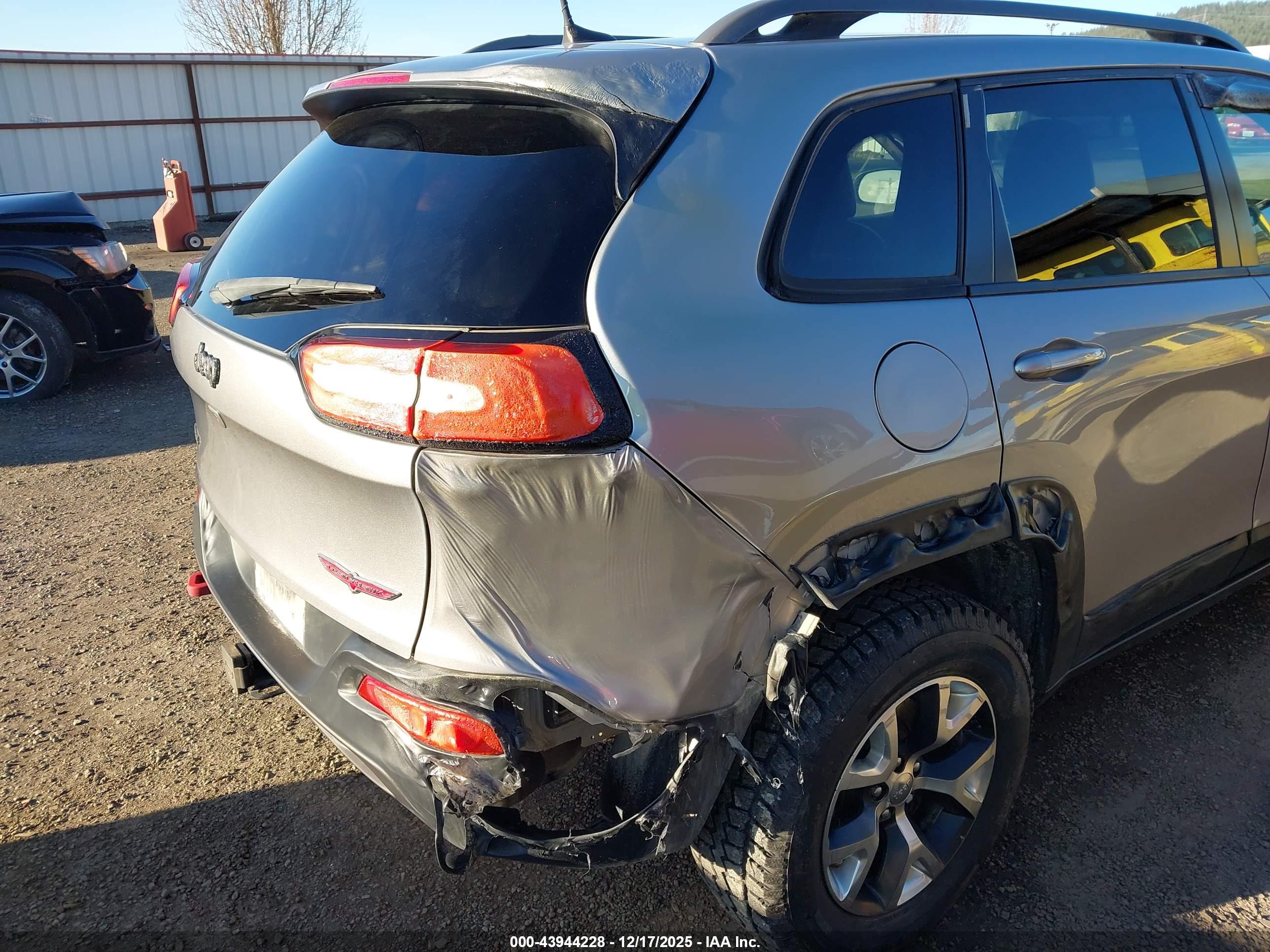 JEEP CHEROKEE image 6