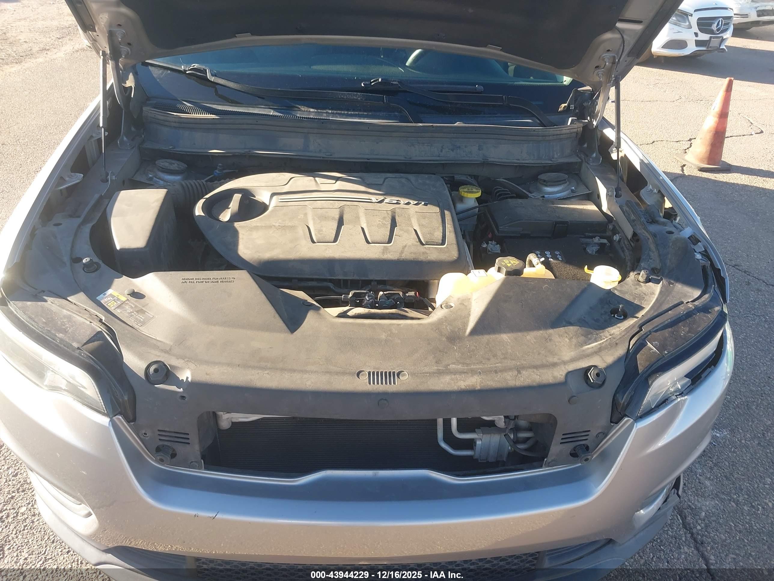 JEEP CHEROKEE image 10