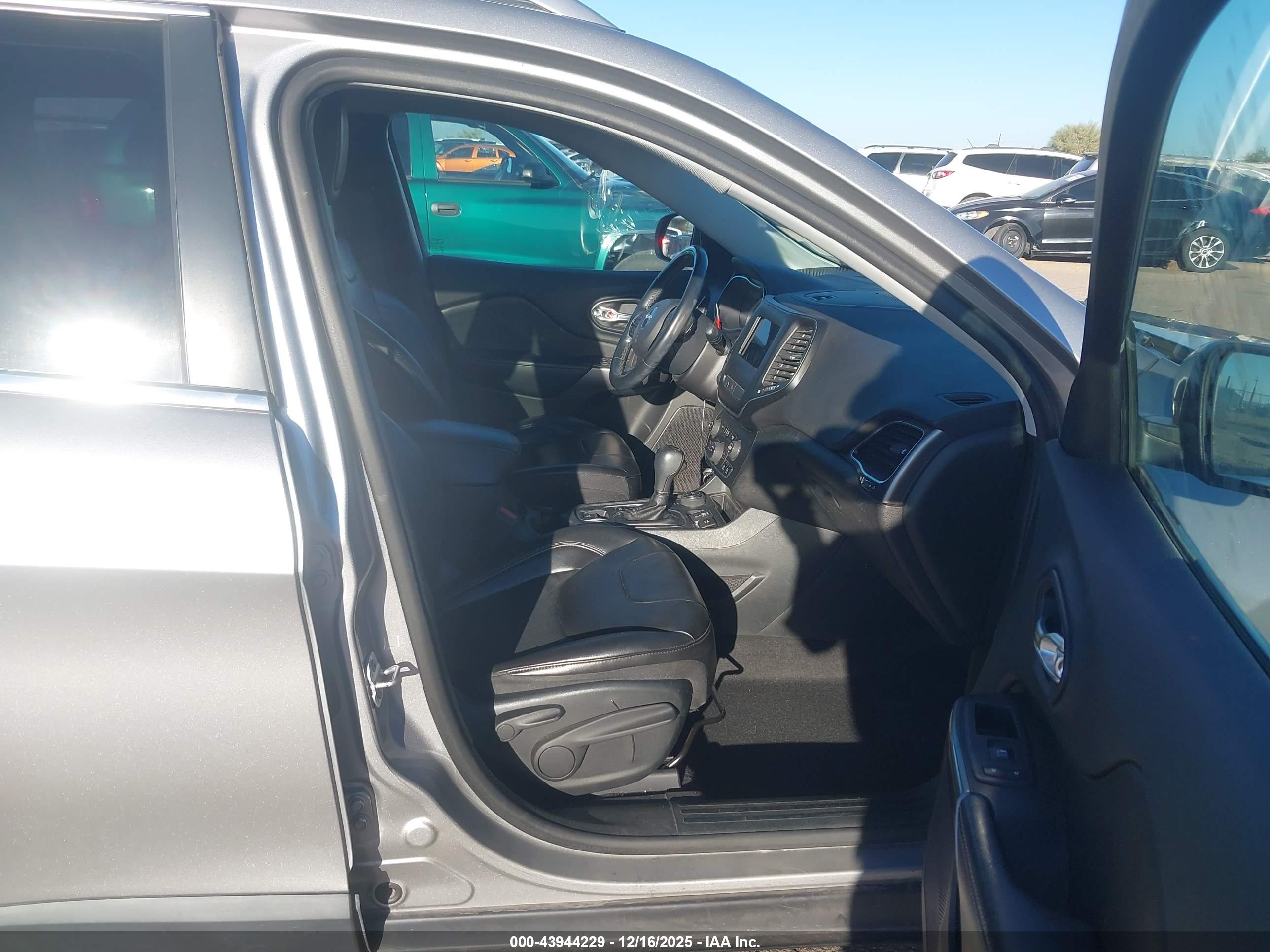 JEEP CHEROKEE image 5