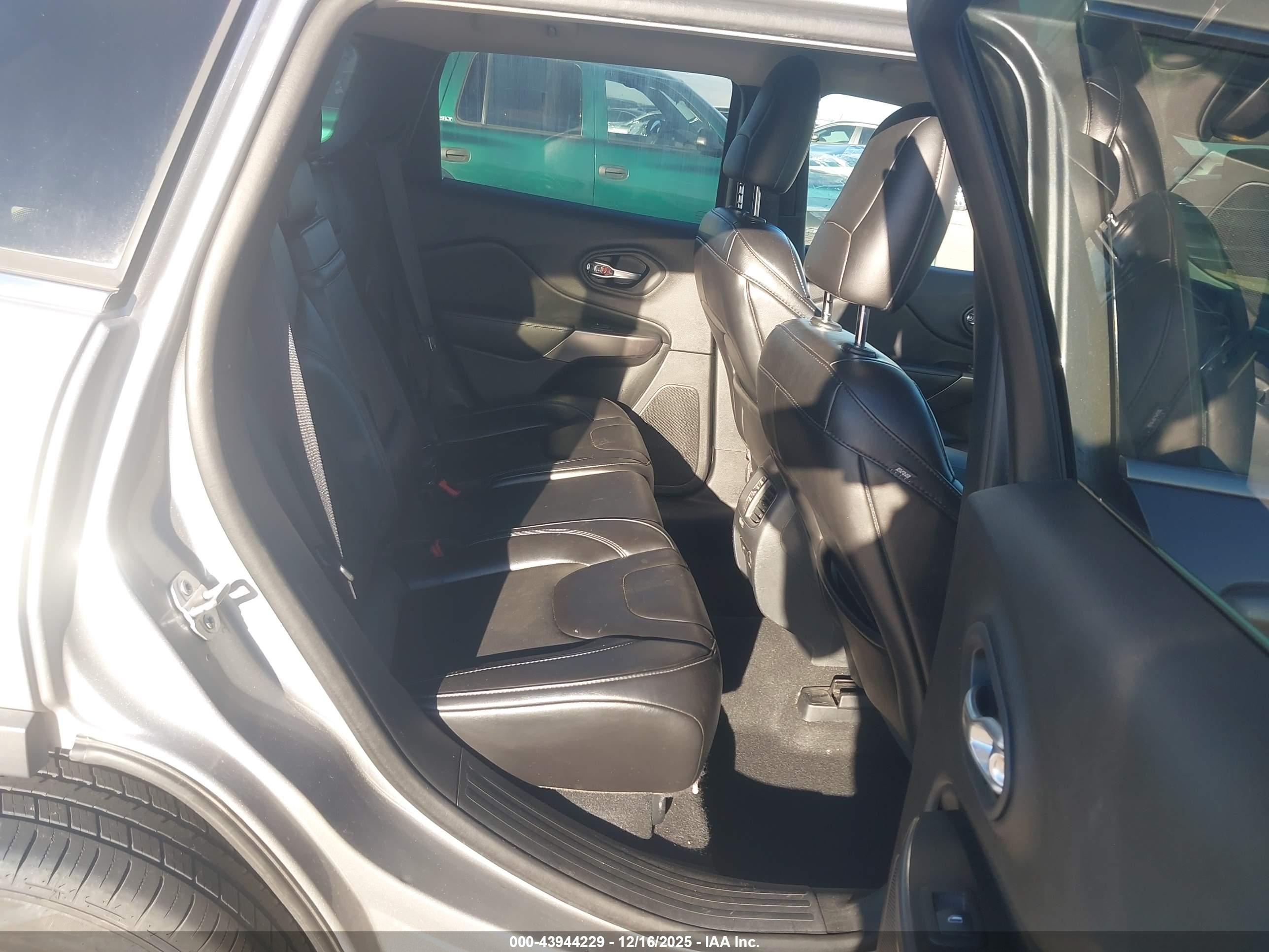 JEEP CHEROKEE image 8