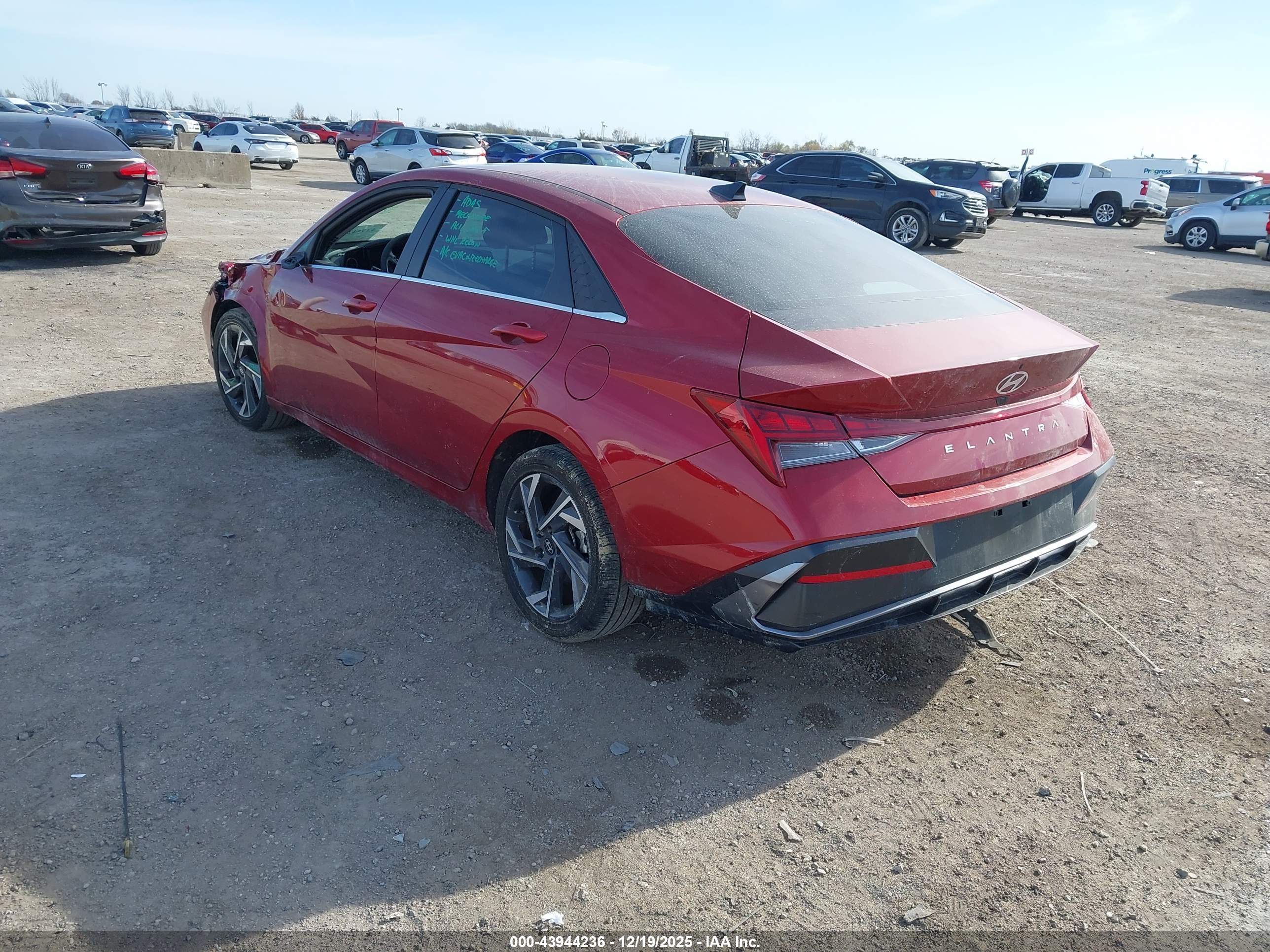 HYUNDAI ELANTRA image 3