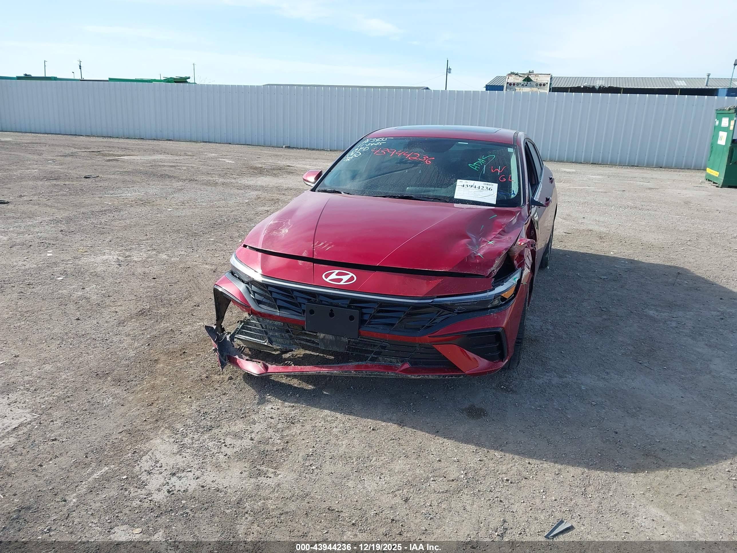 HYUNDAI ELANTRA image 6