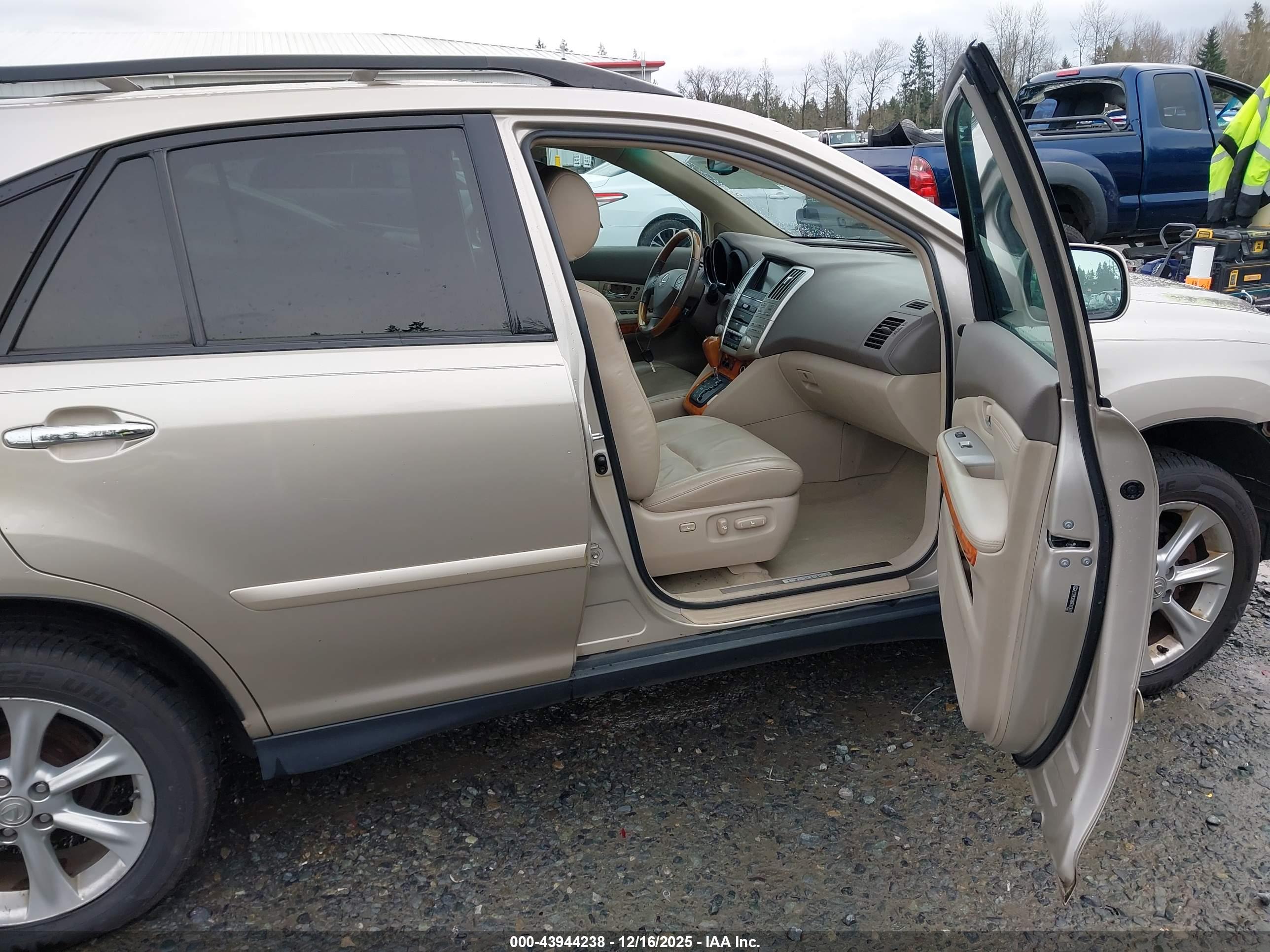 LEXUS RX image 5