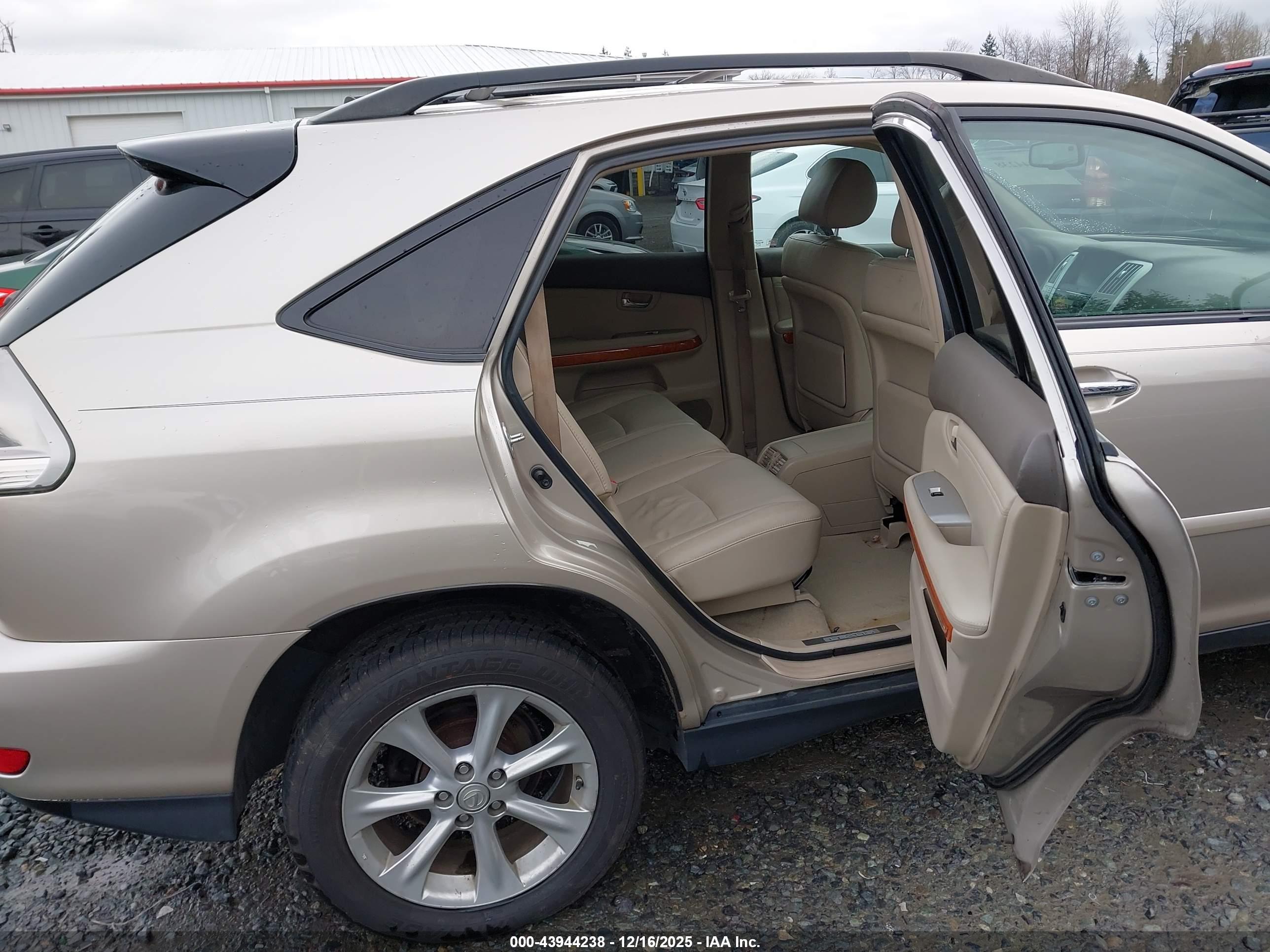 LEXUS RX image 8