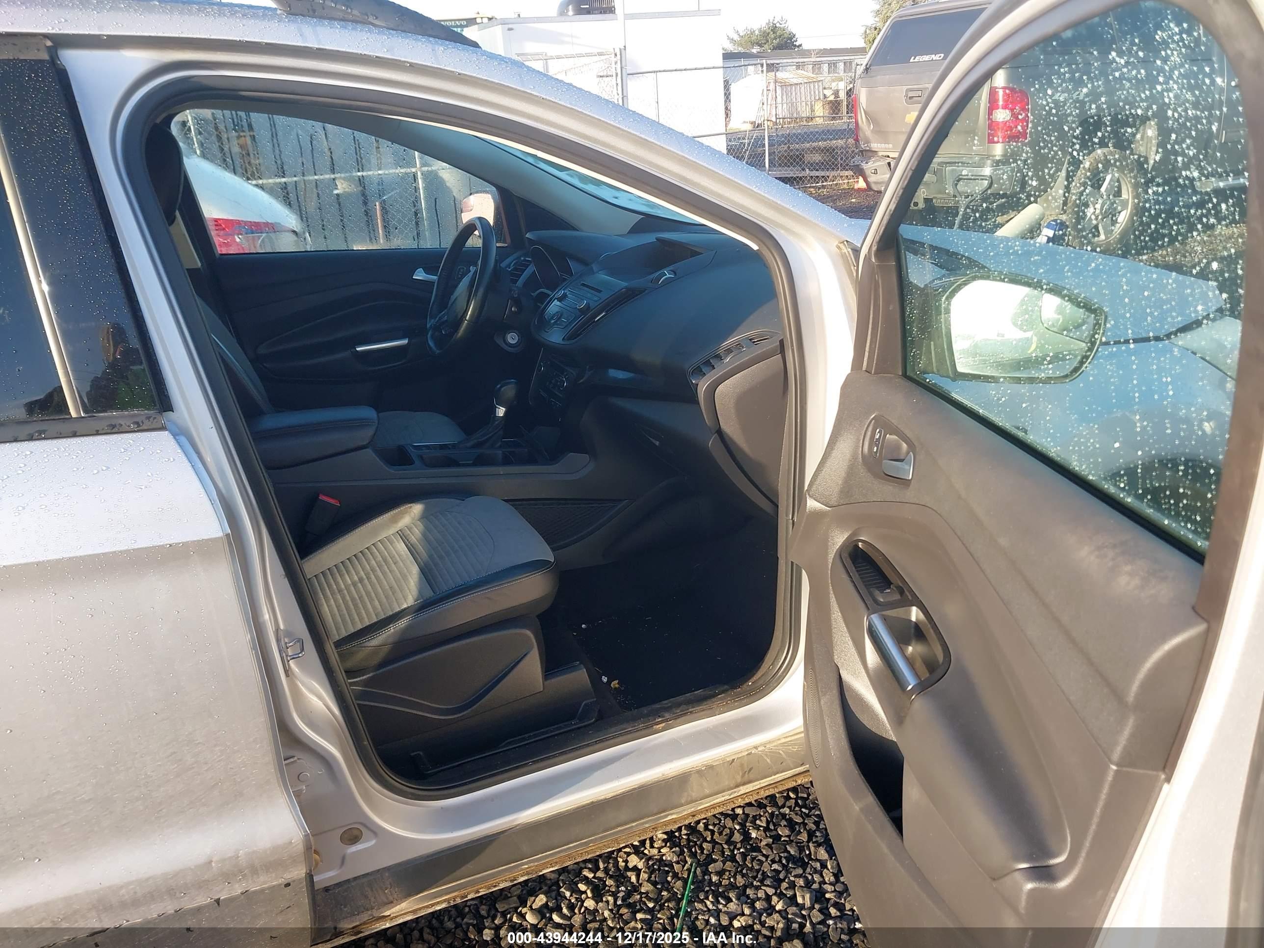 FORD ESCAPE image 5