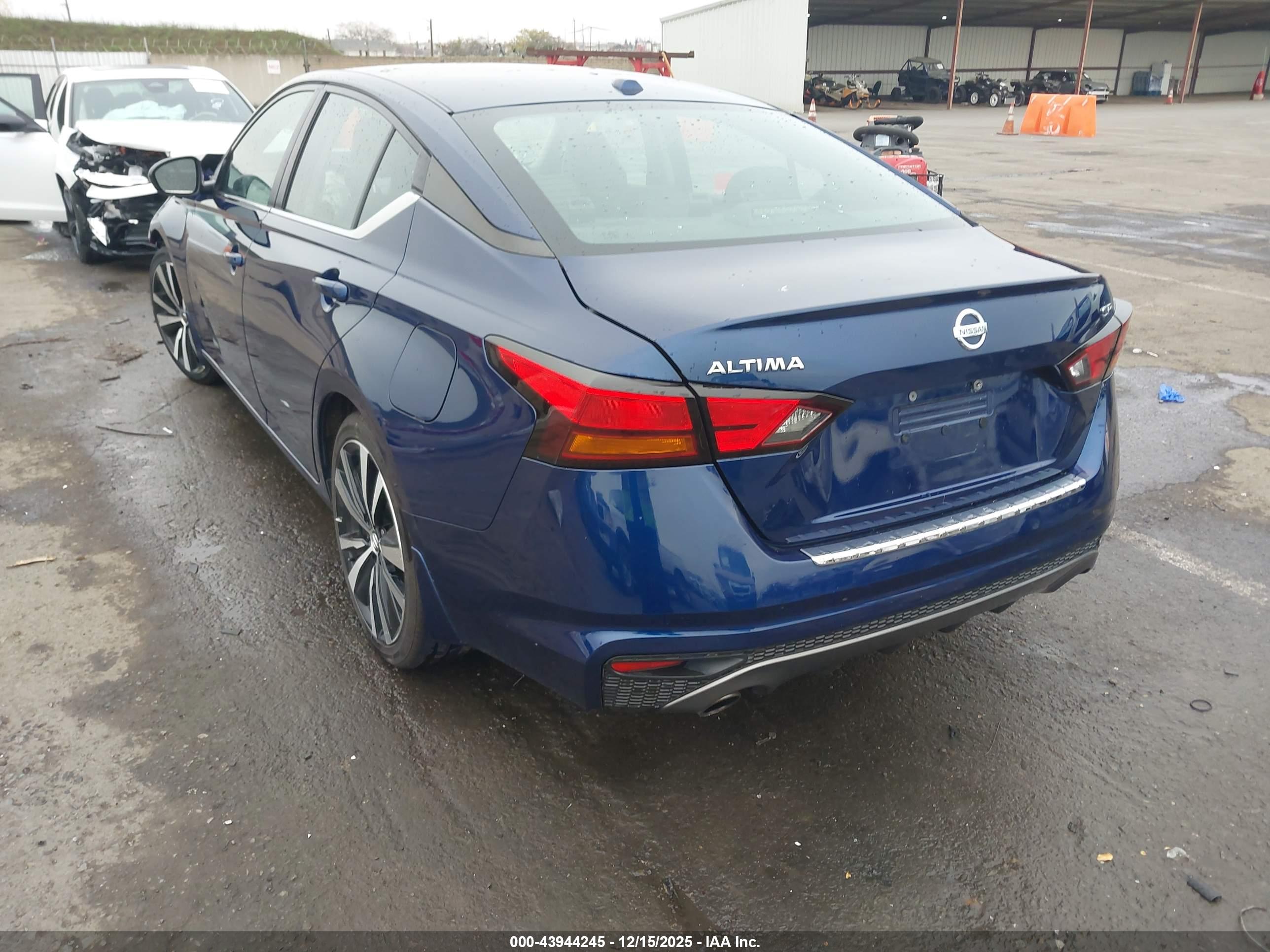 NISSAN ALTIMA image 3