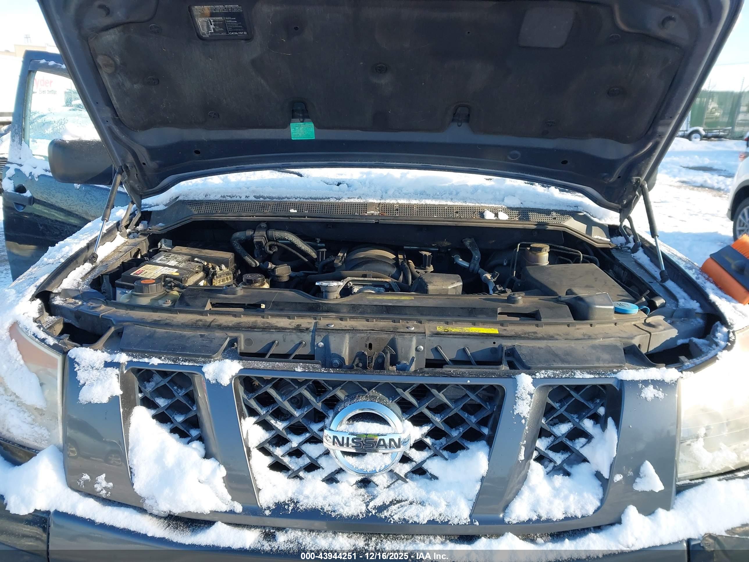 NISSAN TITAN image 10