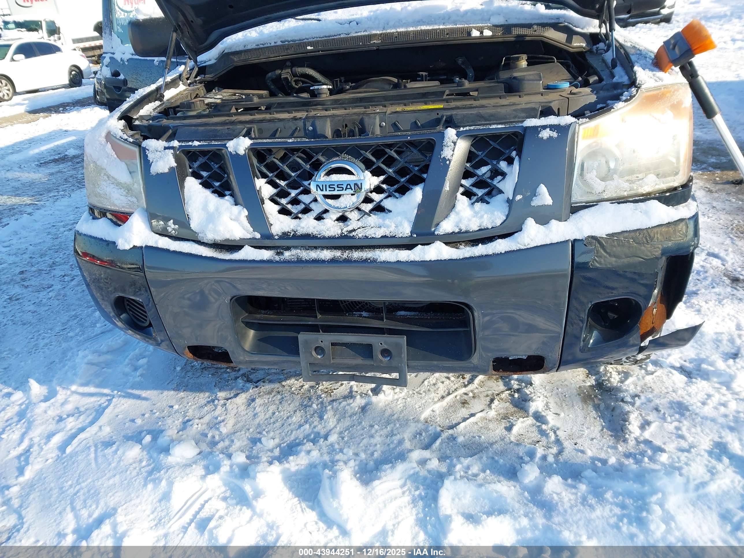 NISSAN TITAN image 6