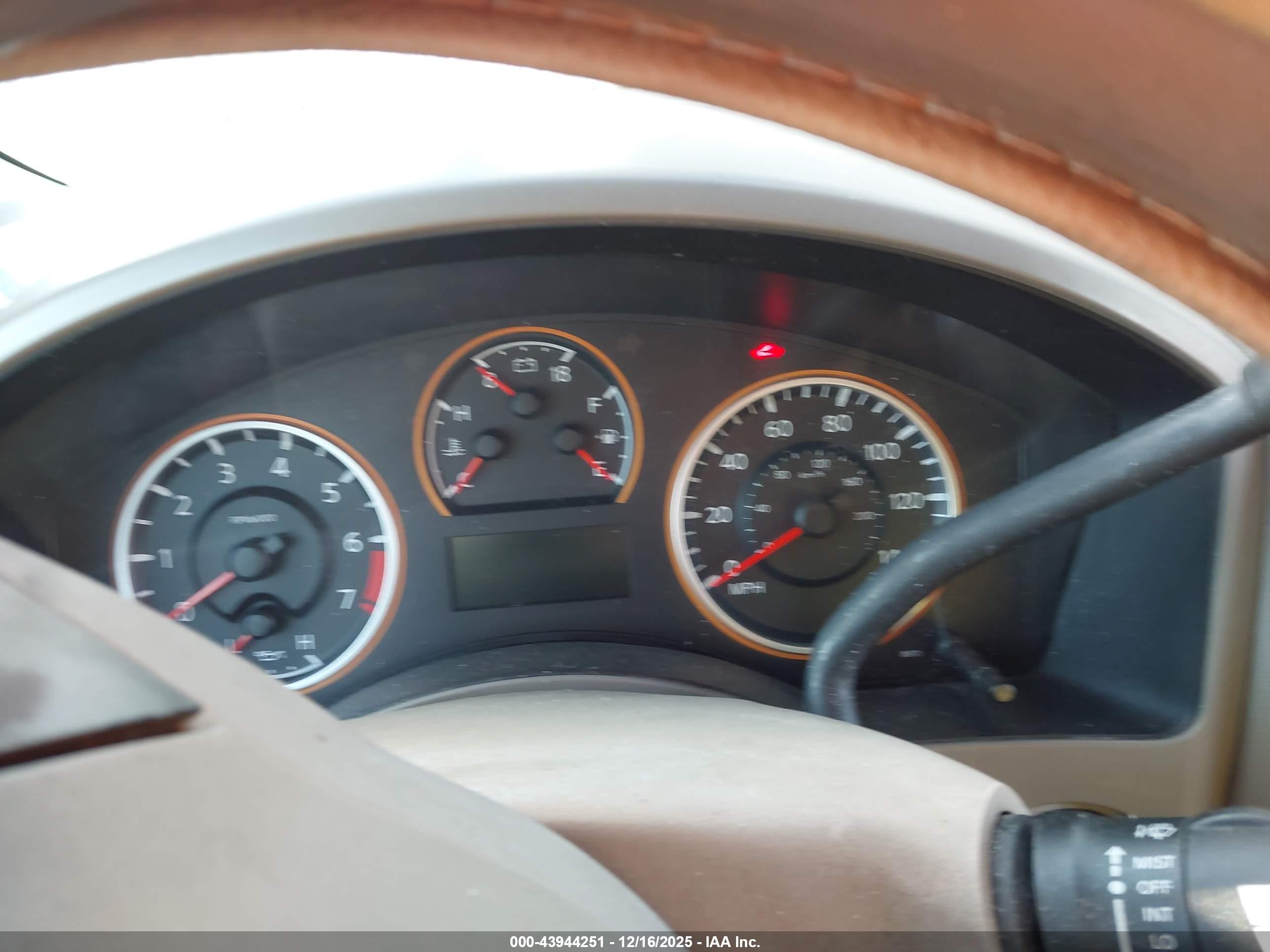 NISSAN TITAN image 7