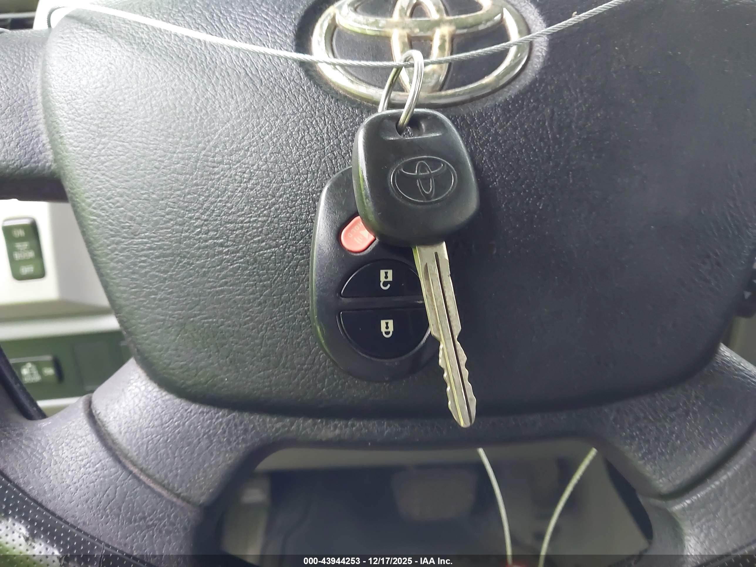 TOYOTA TUNDRA image 11