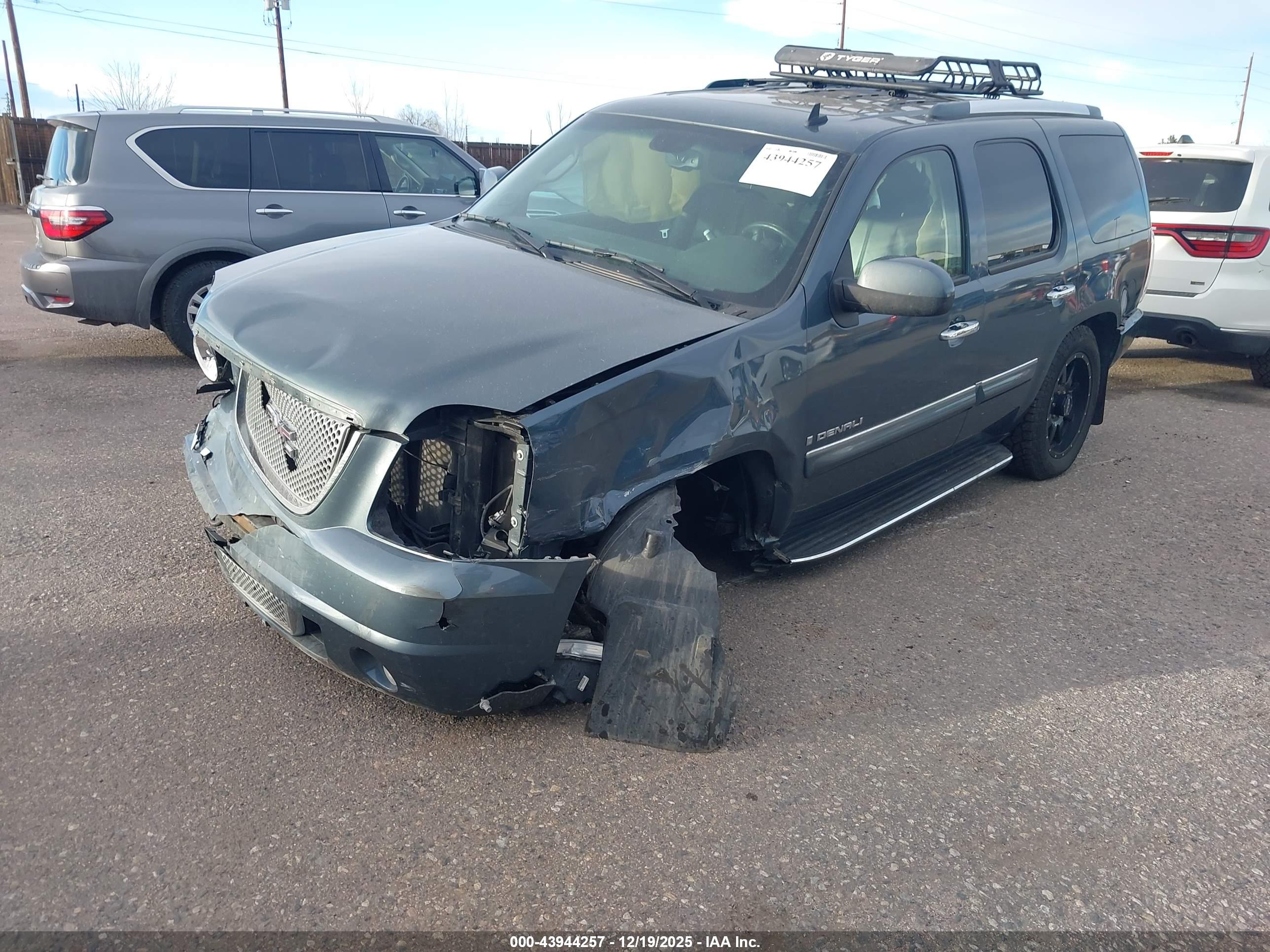 GMC YUKON image 2