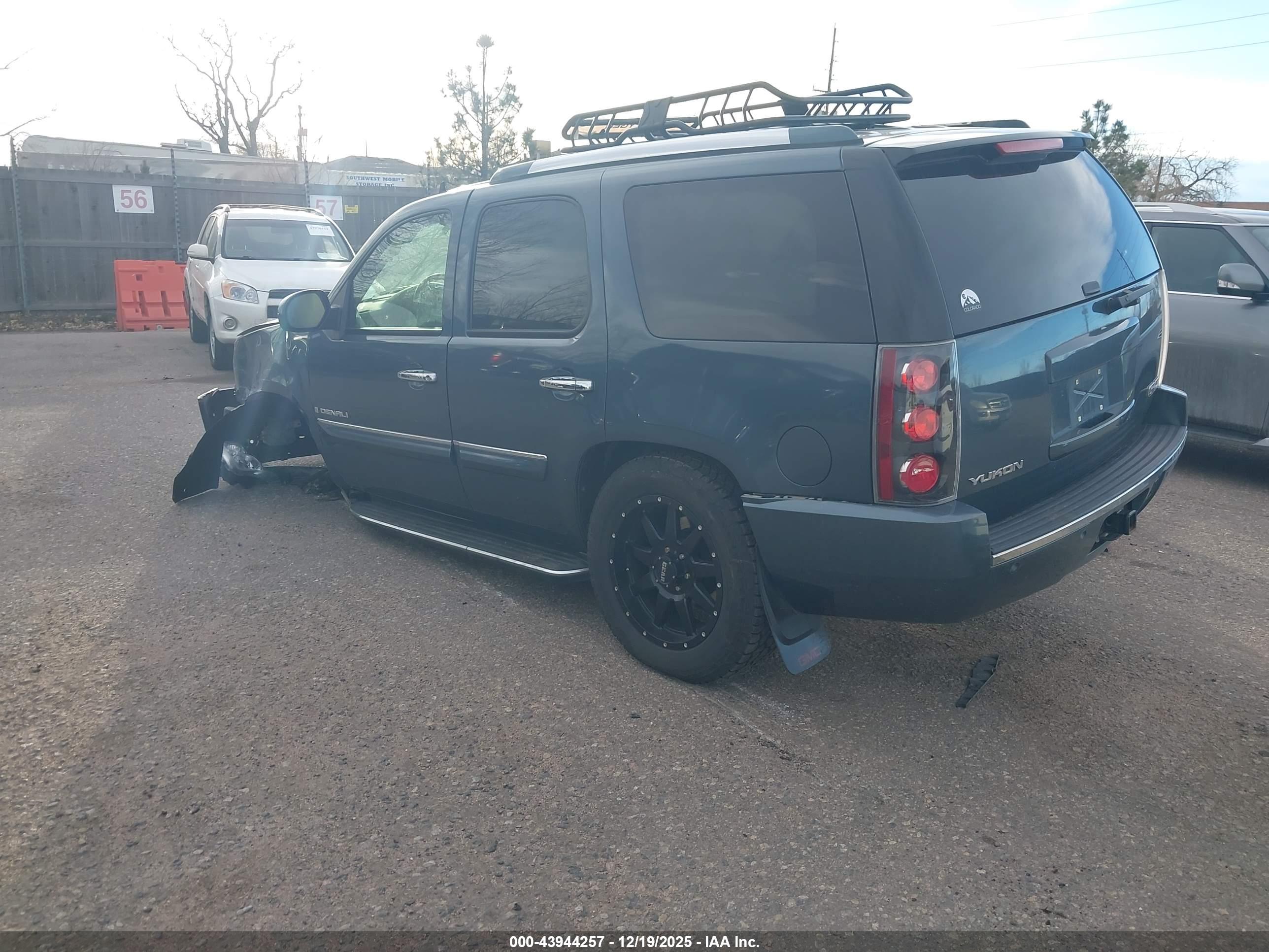 GMC YUKON image 3