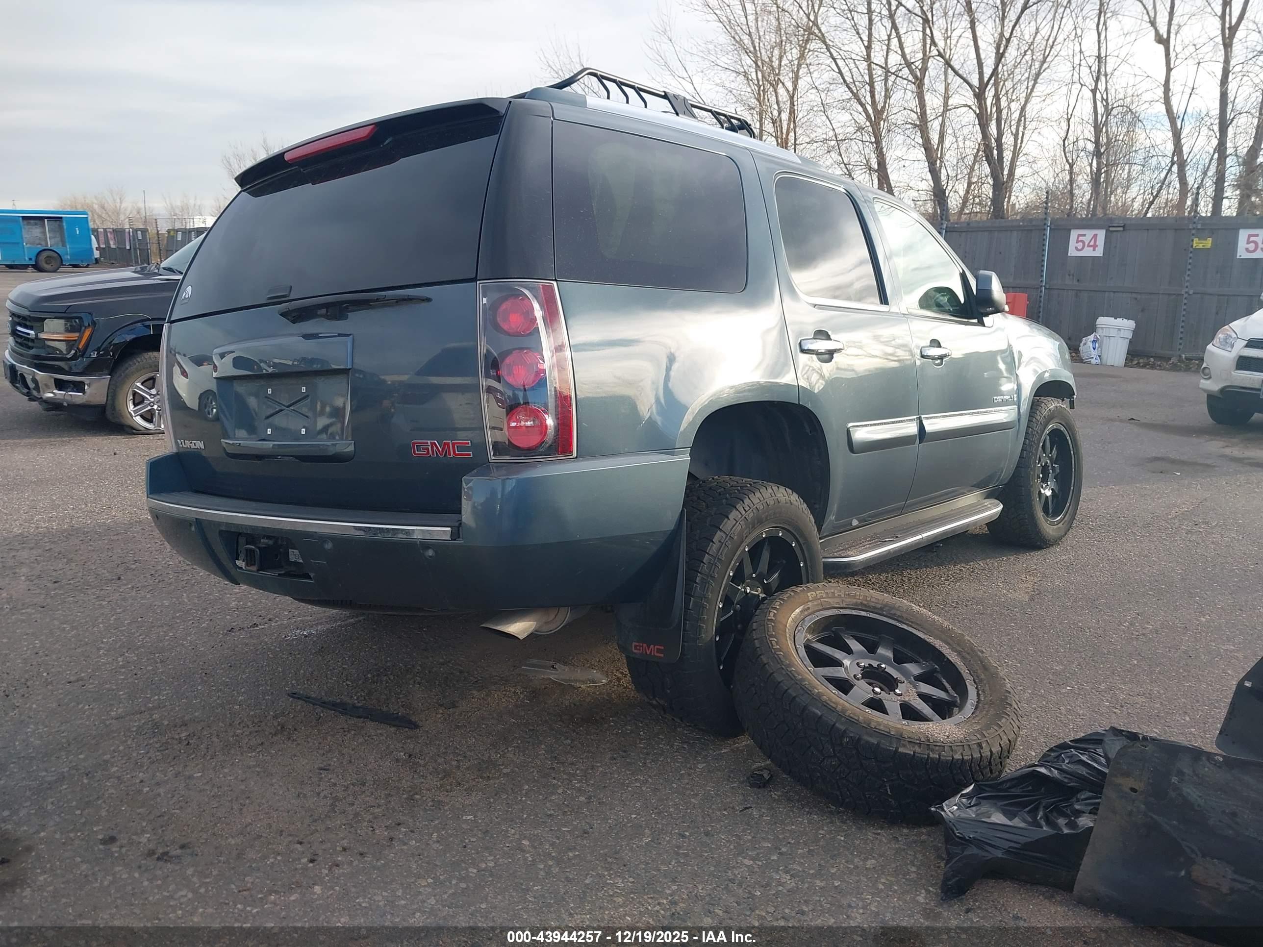 GMC YUKON image 4