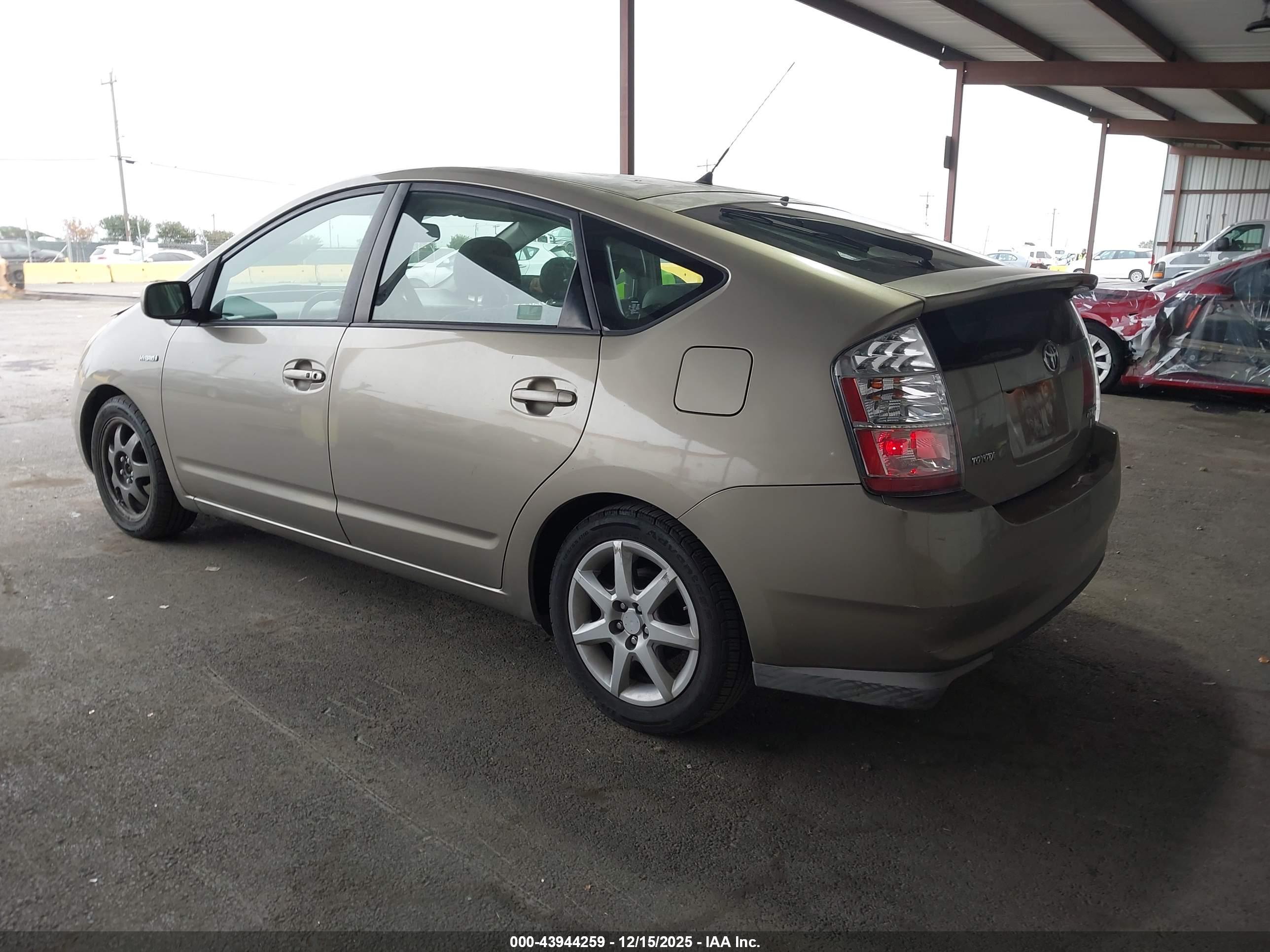 TOYOTA PRIUS image 3