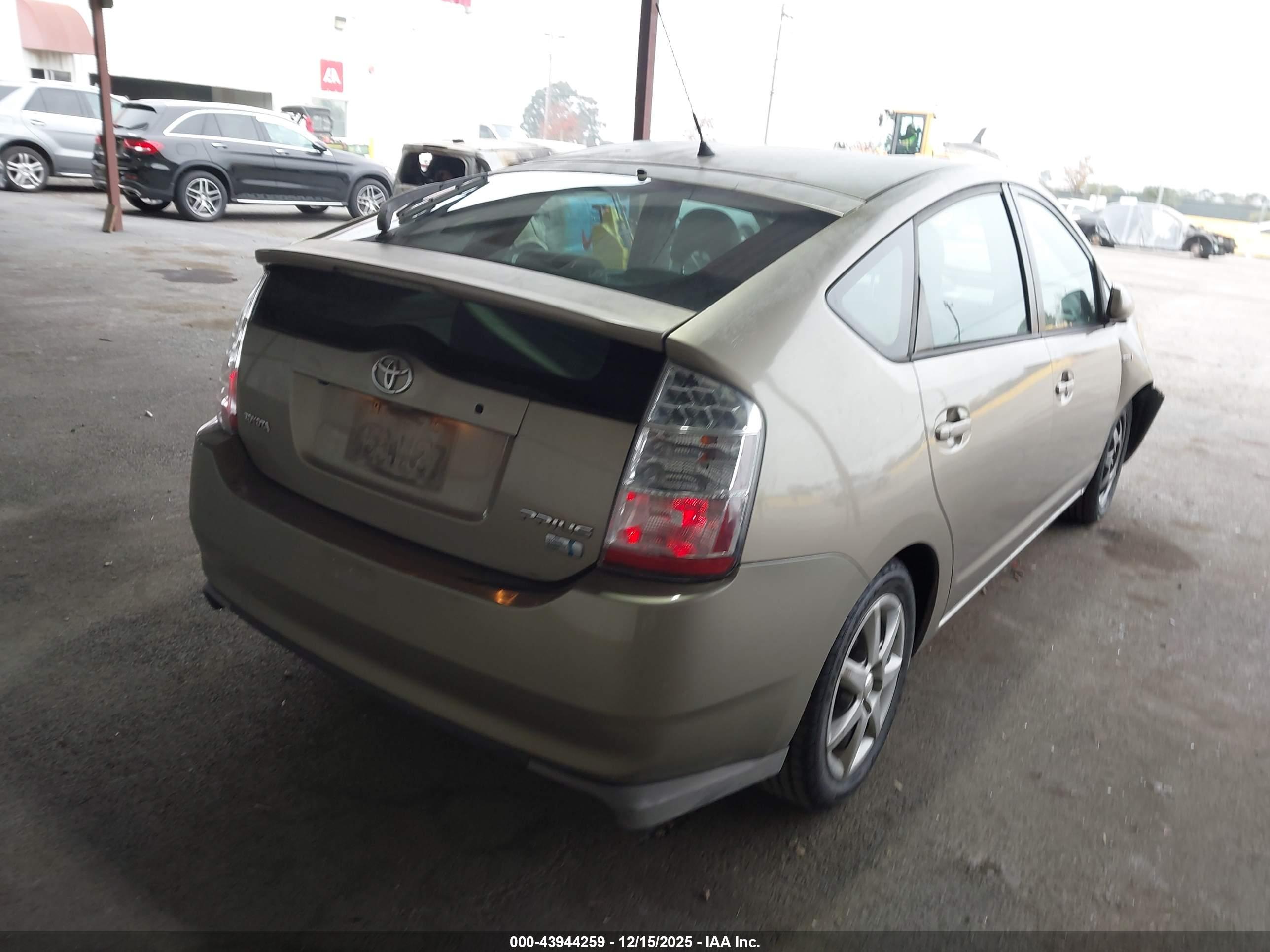 TOYOTA PRIUS image 4