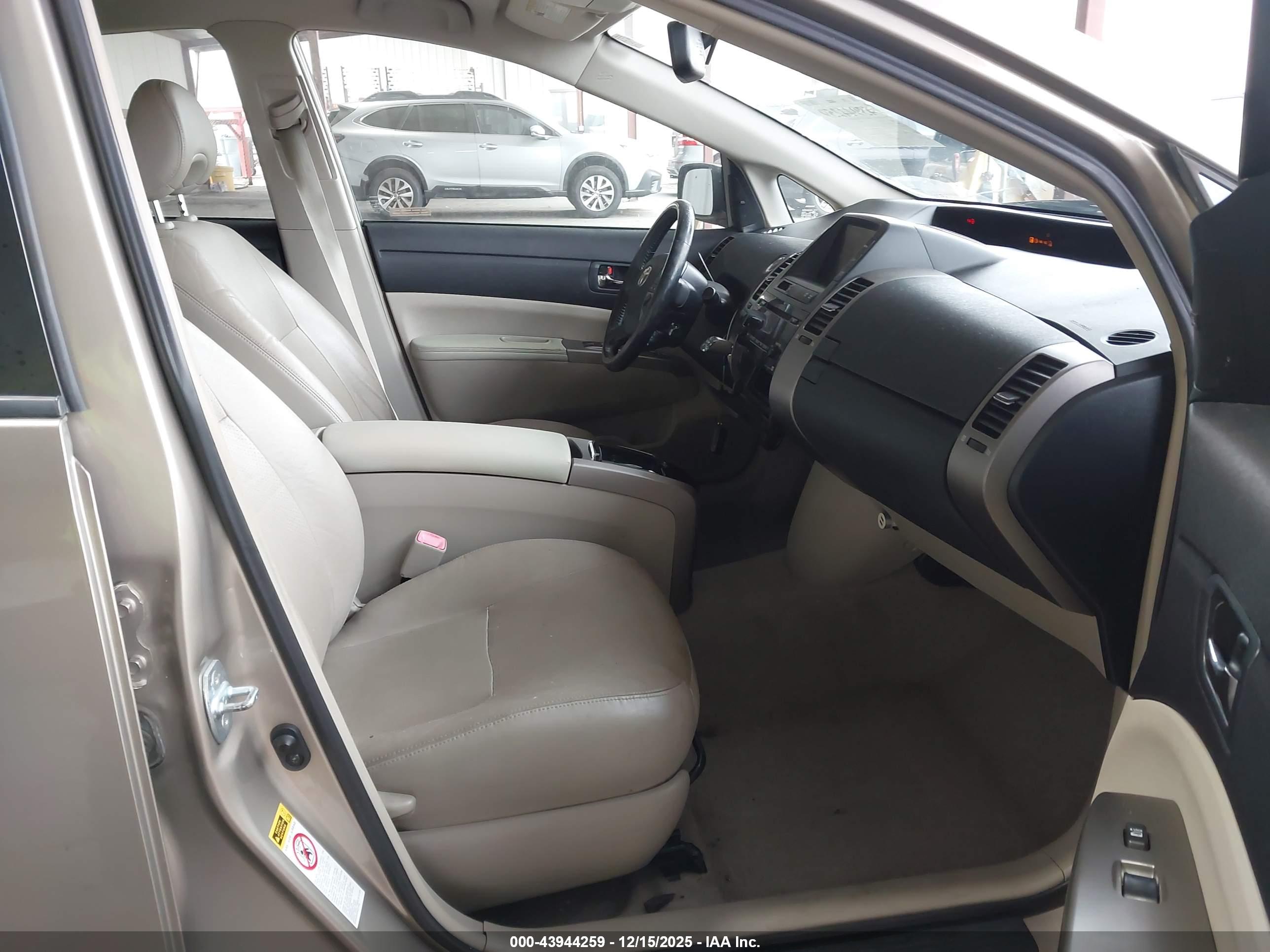 TOYOTA PRIUS image 5