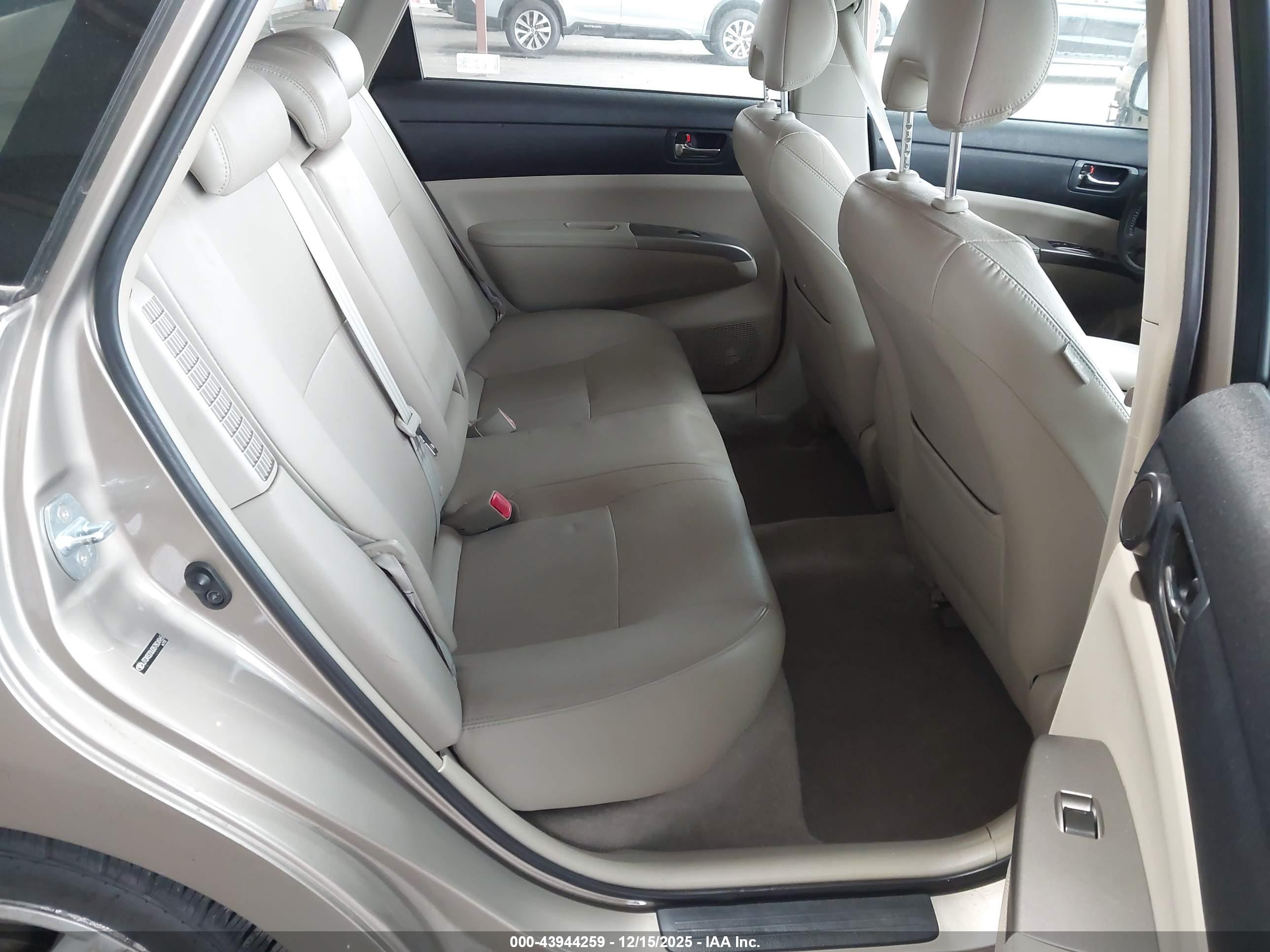 TOYOTA PRIUS image 8