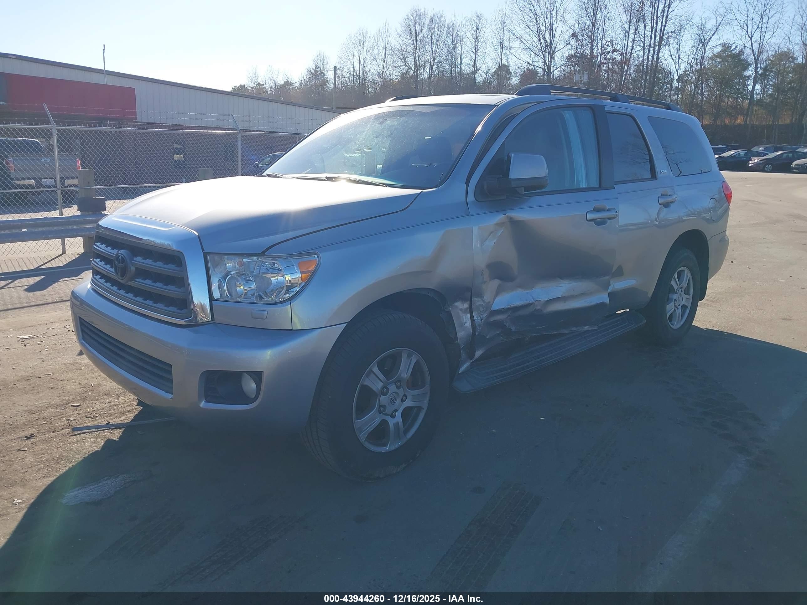 TOYOTA SEQUOIA image 2
