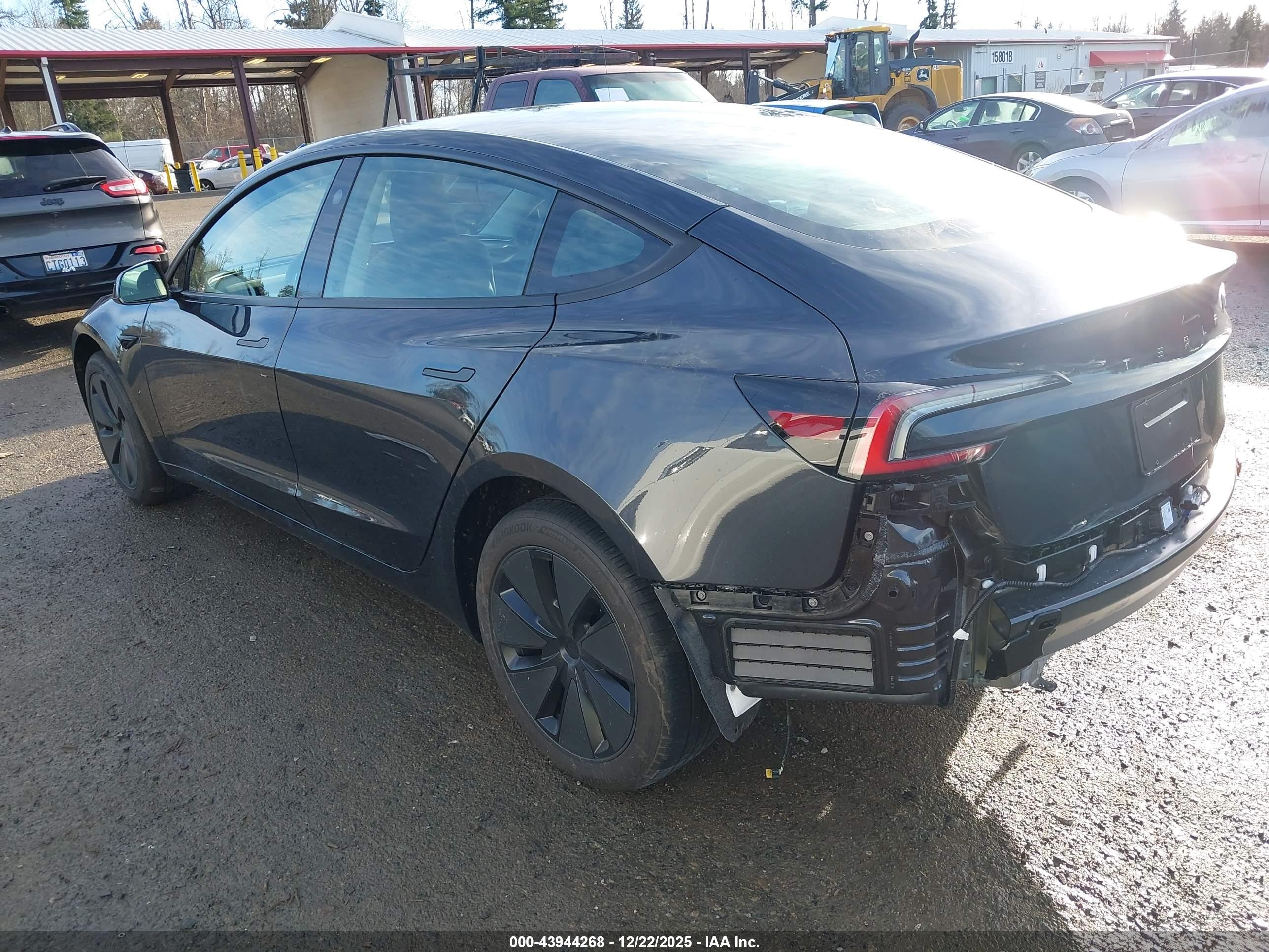 TESLA MODEL image 3