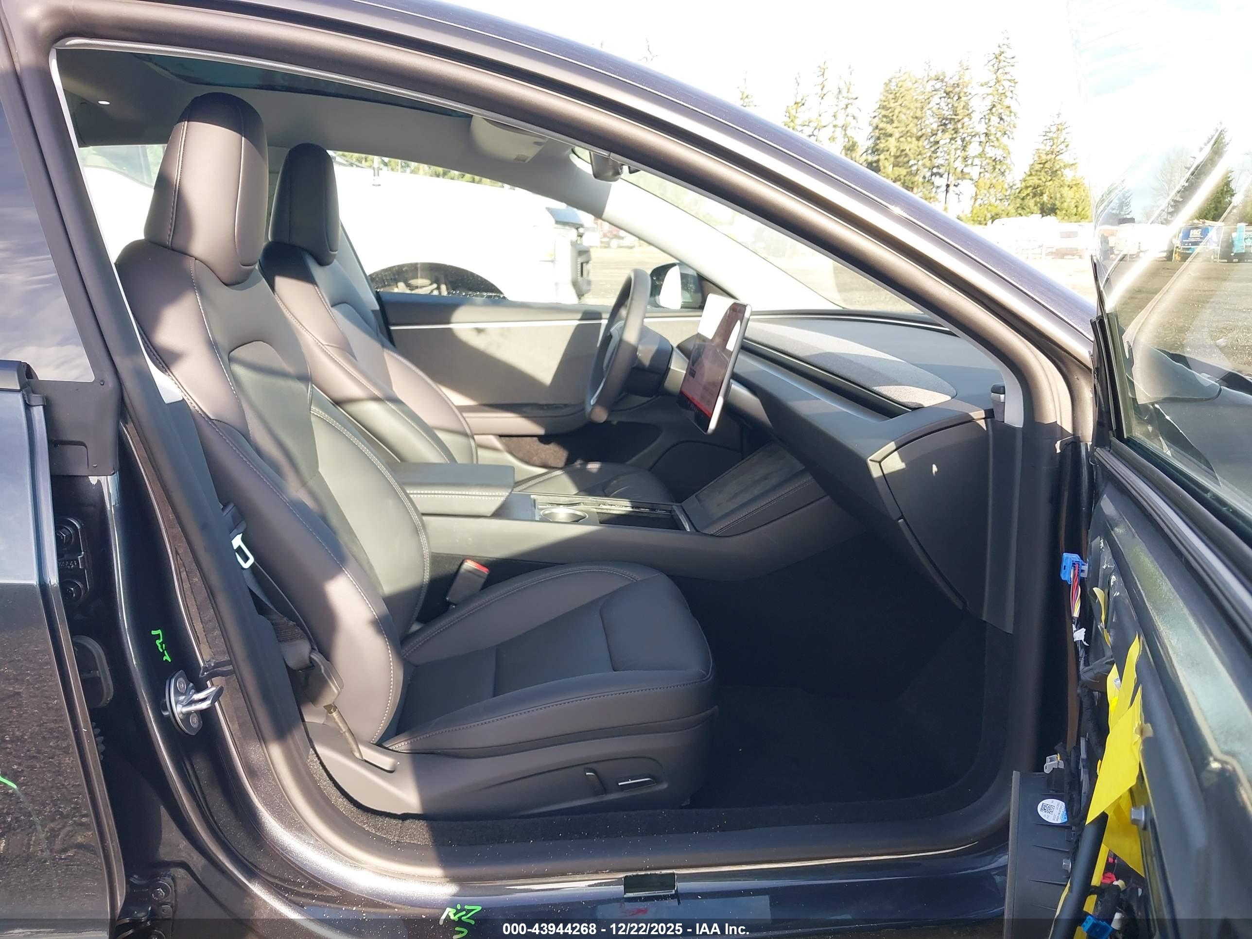 TESLA MODEL image 5