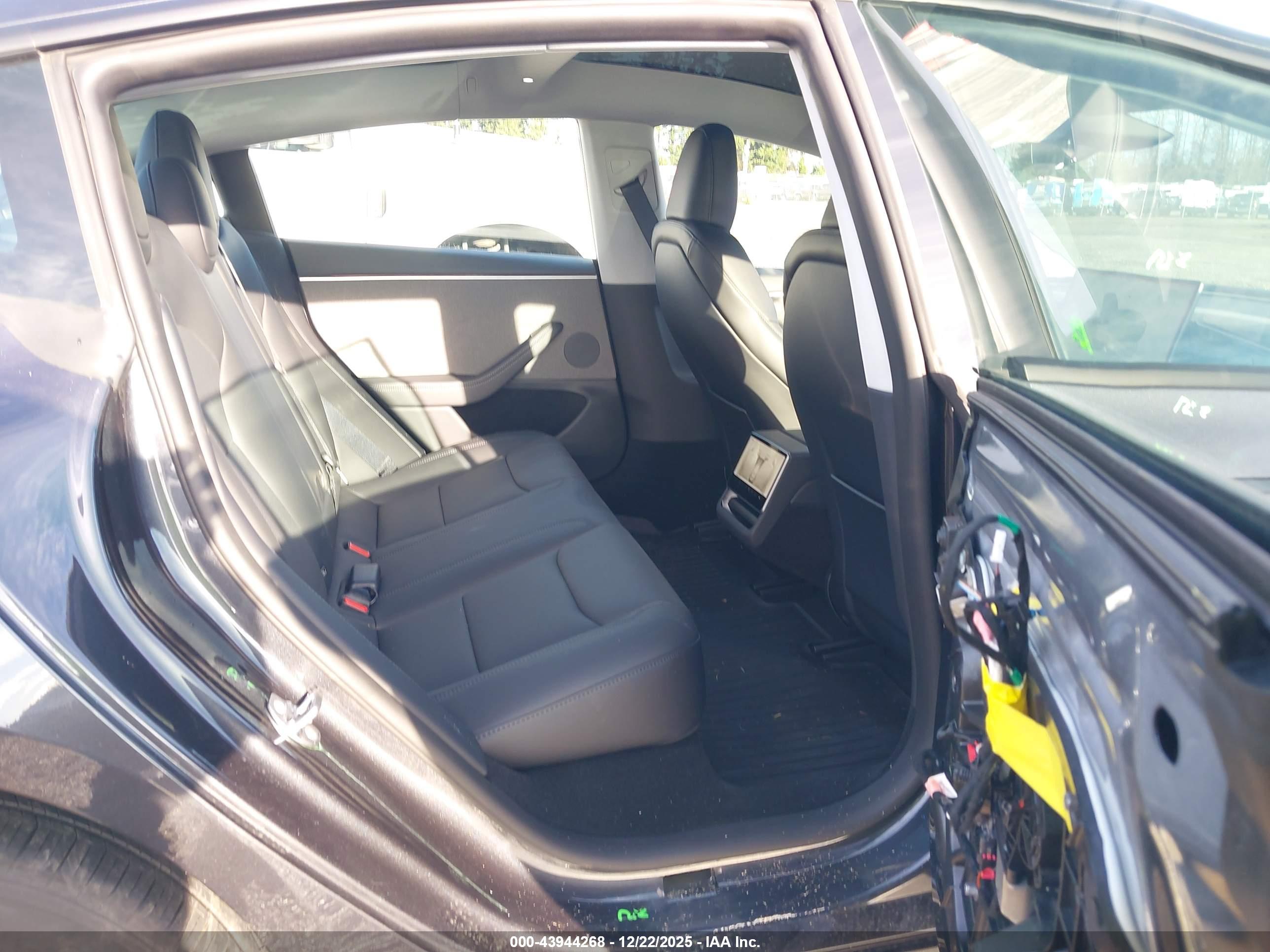 TESLA MODEL image 8
