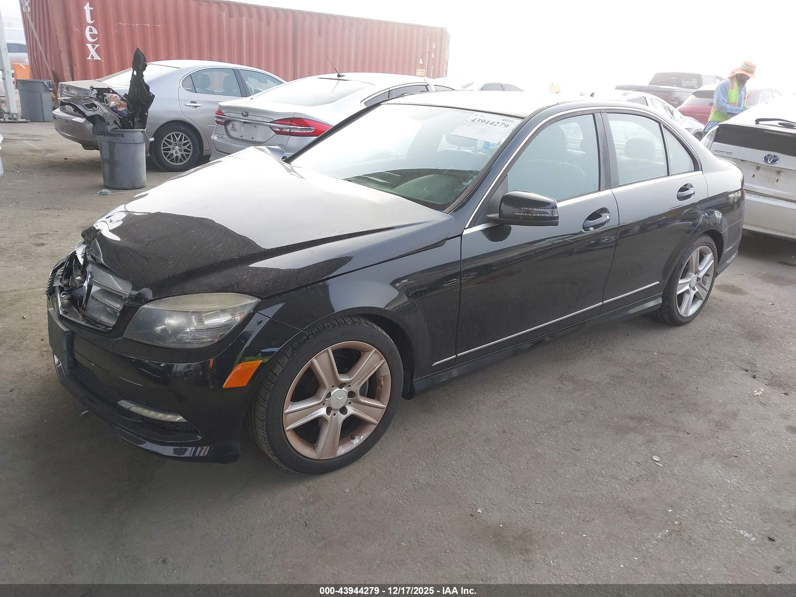 MERCEDES-BENZ C image 2