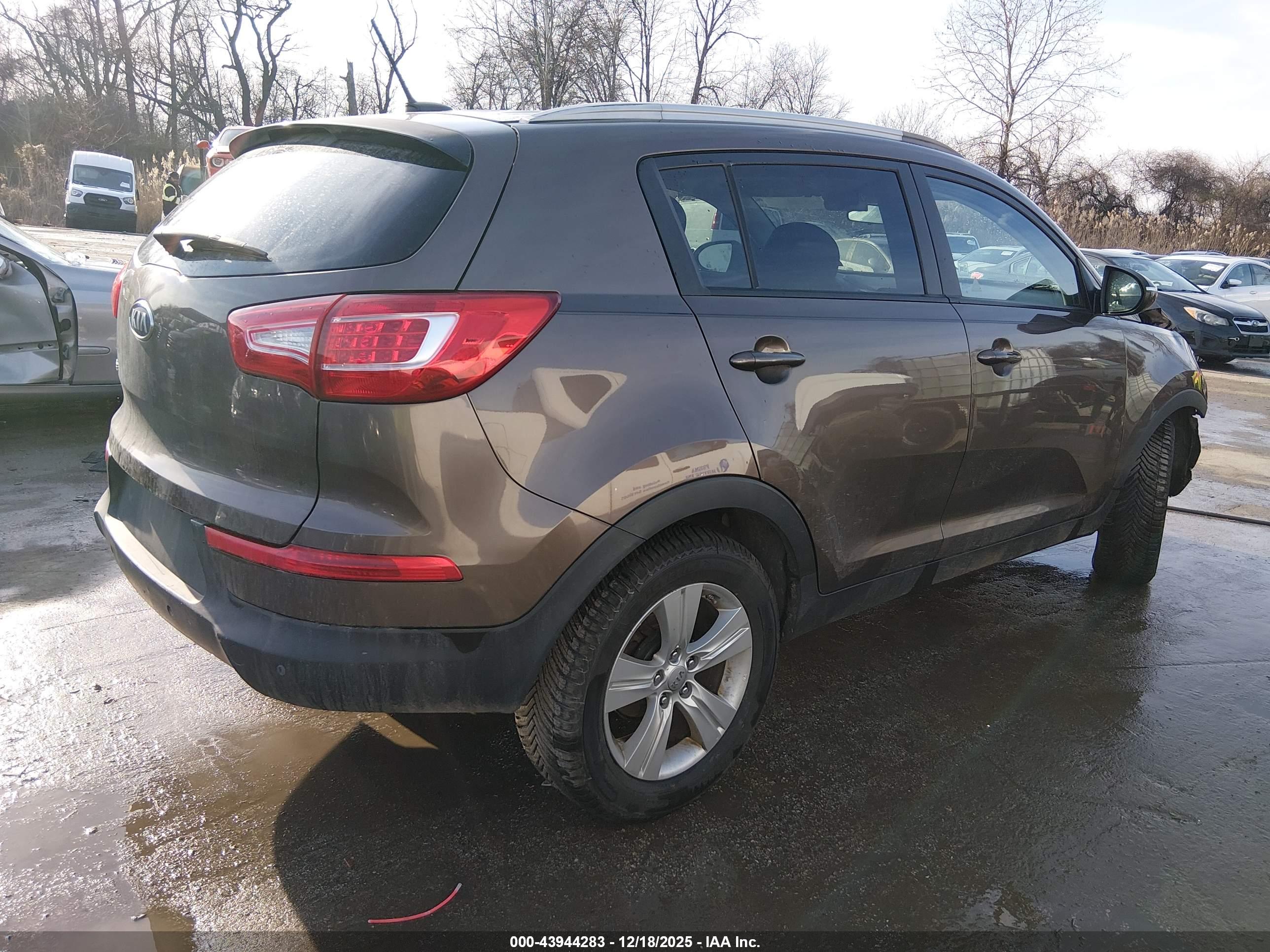 KIA SPORTAGE image 4