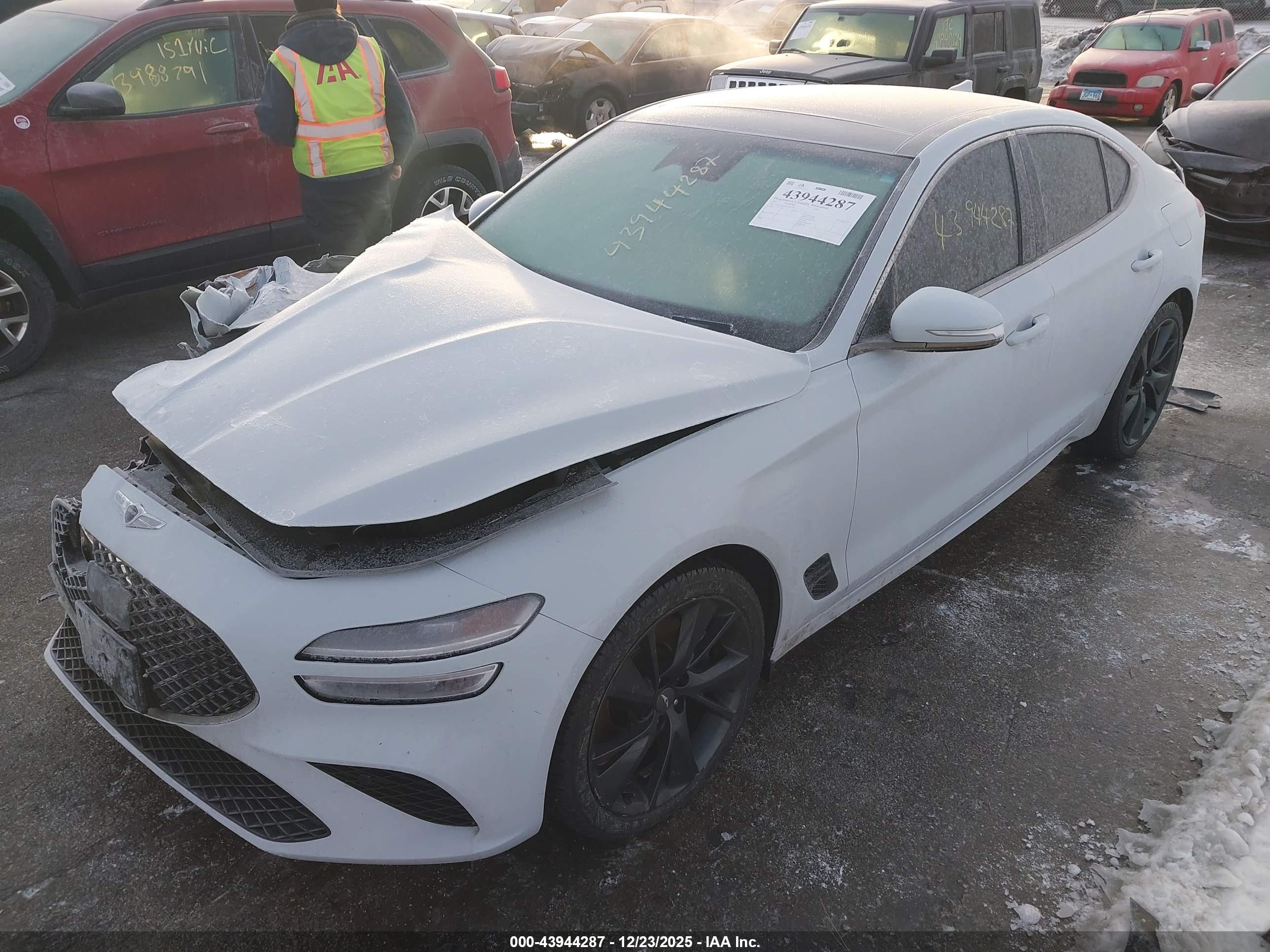 GENESIS G70 image 2