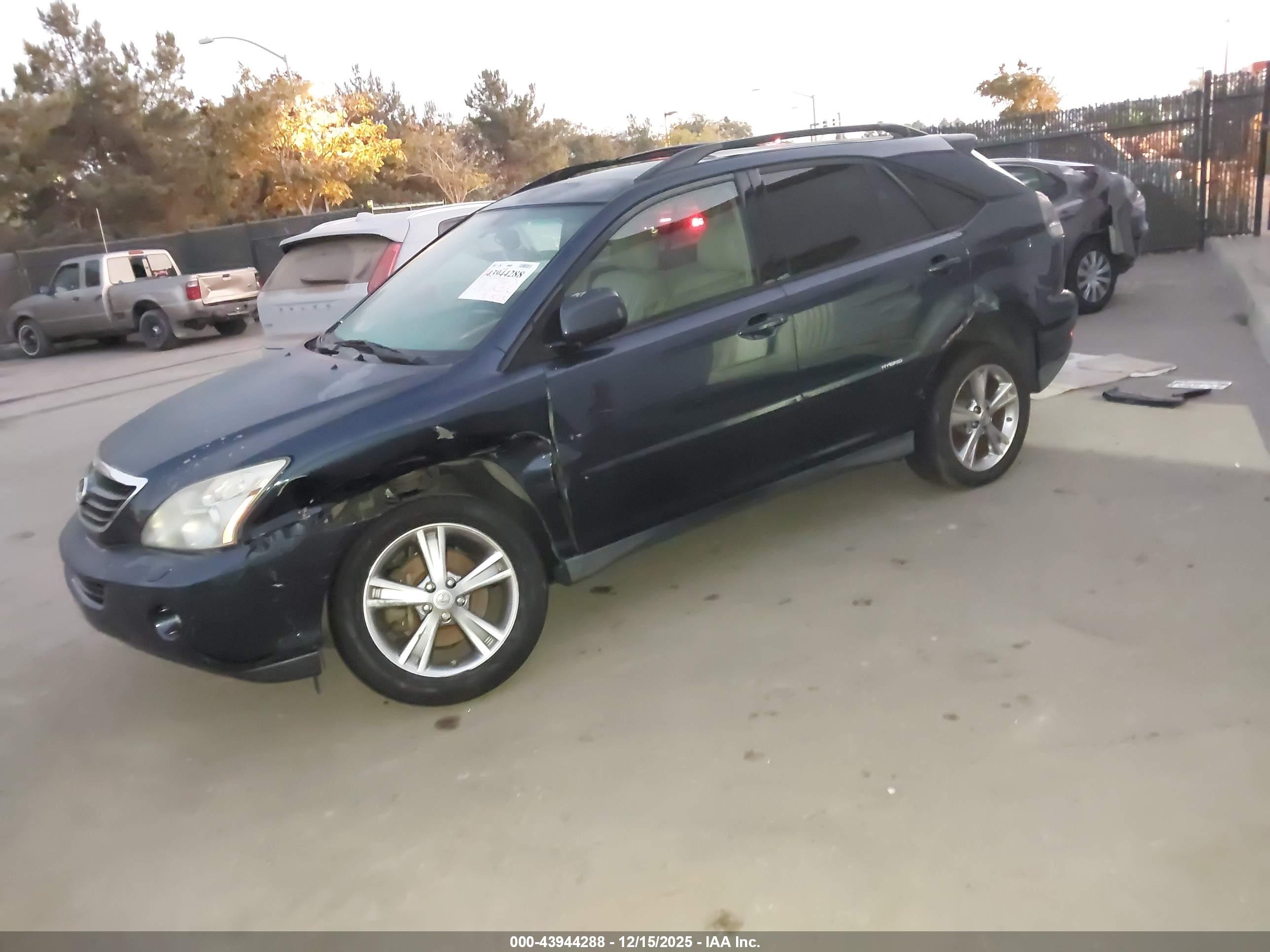 LEXUS RX image 2