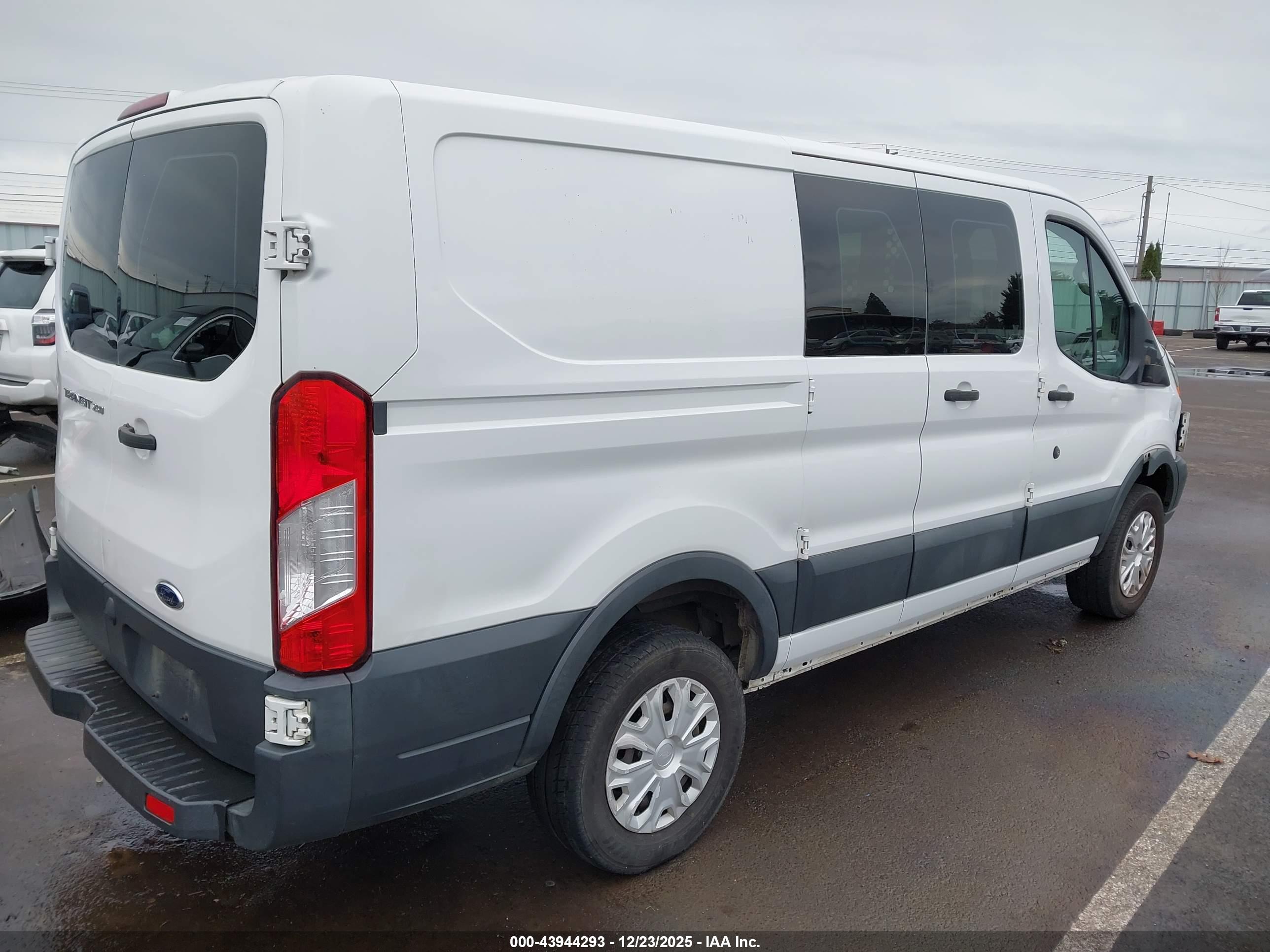 FORD TRANSIT-250 image 4