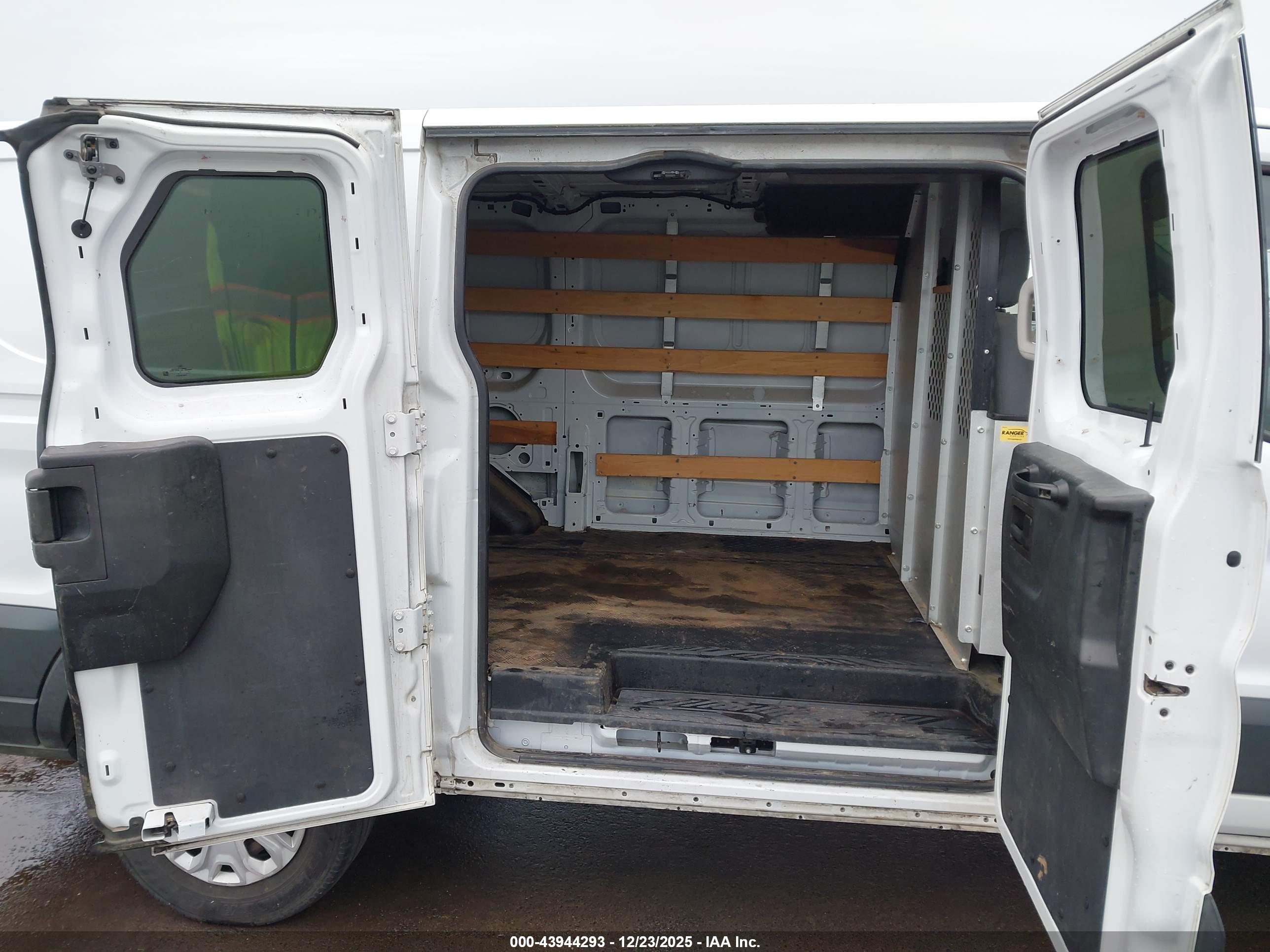 FORD TRANSIT-250 image 8