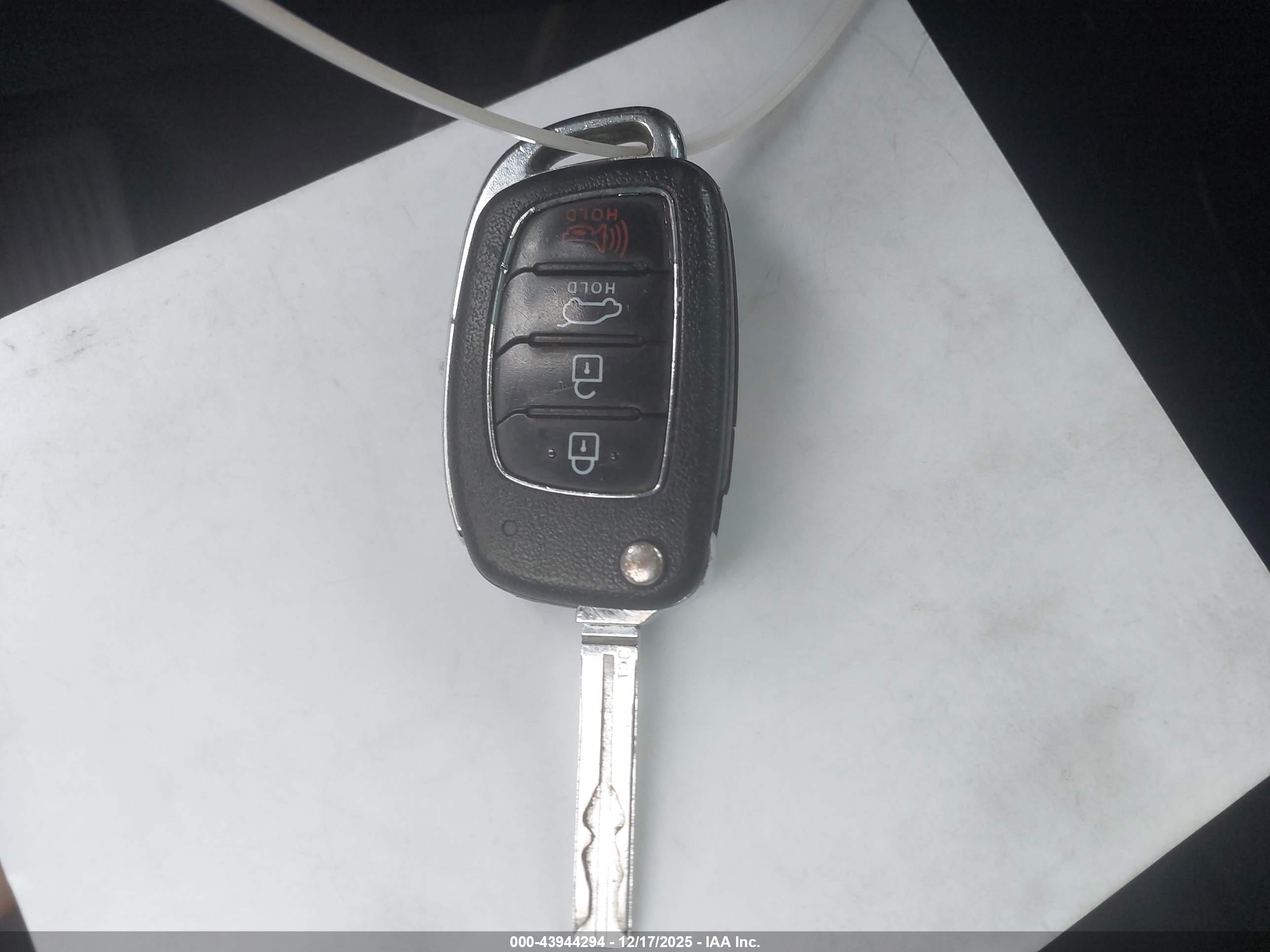 HYUNDAI TUCSON image 11